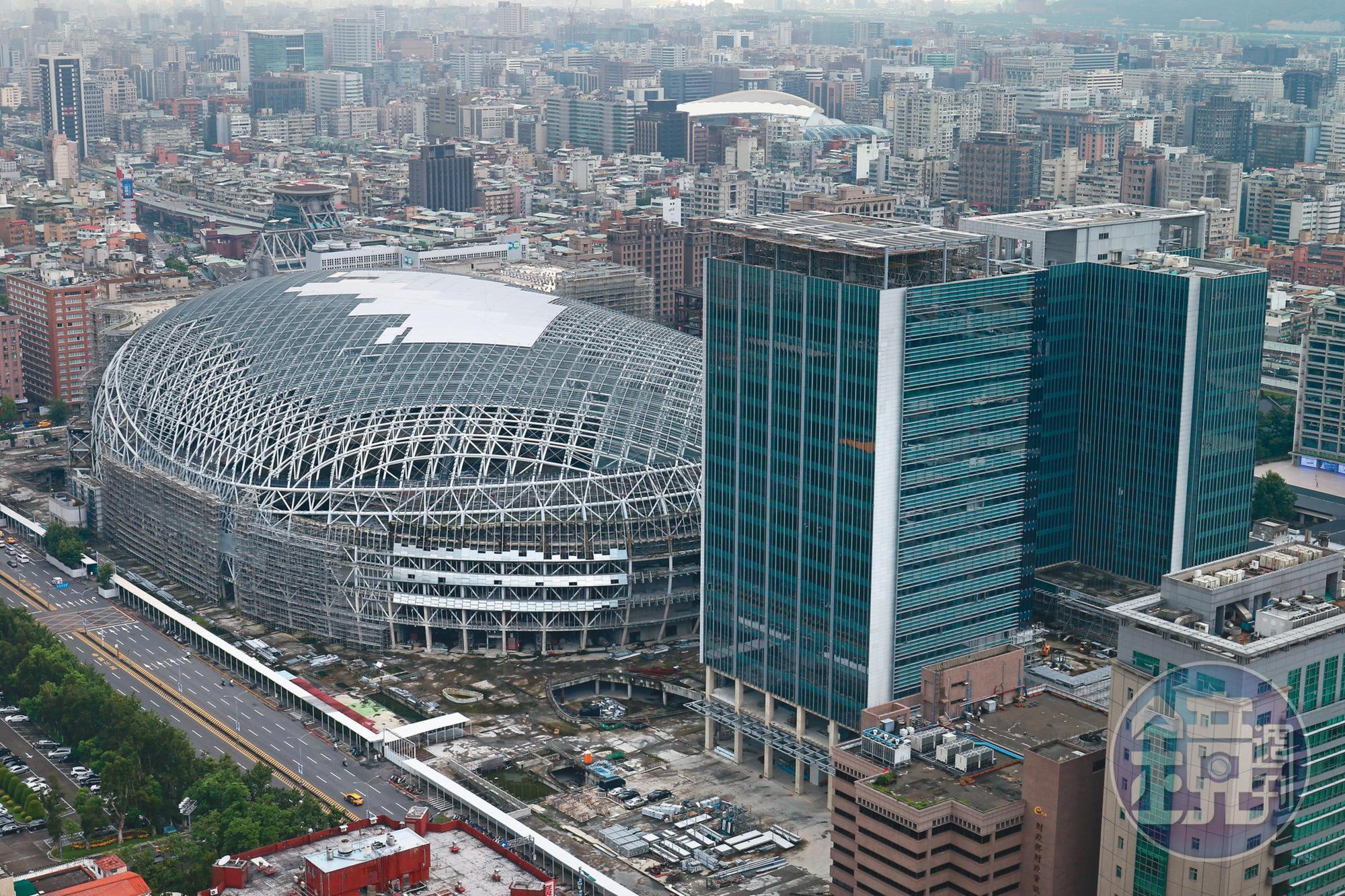 遠東機械是國內許多大型體育場館的結構用管供應商，代表作包括興建中的大巨蛋。