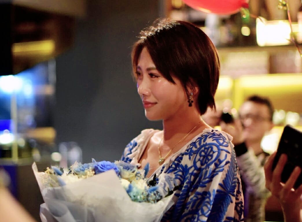 大牙被求婚感動落淚。（經紀人提供）