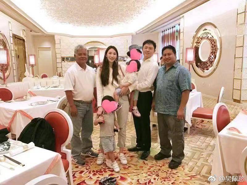 昨天香港傳出吳佩慈百億未婚夫欠租被房東告上法庭,吳佩慈立即回應表示因疫情影響票據忘了入帳。(翻攝自吳佩慈微博)