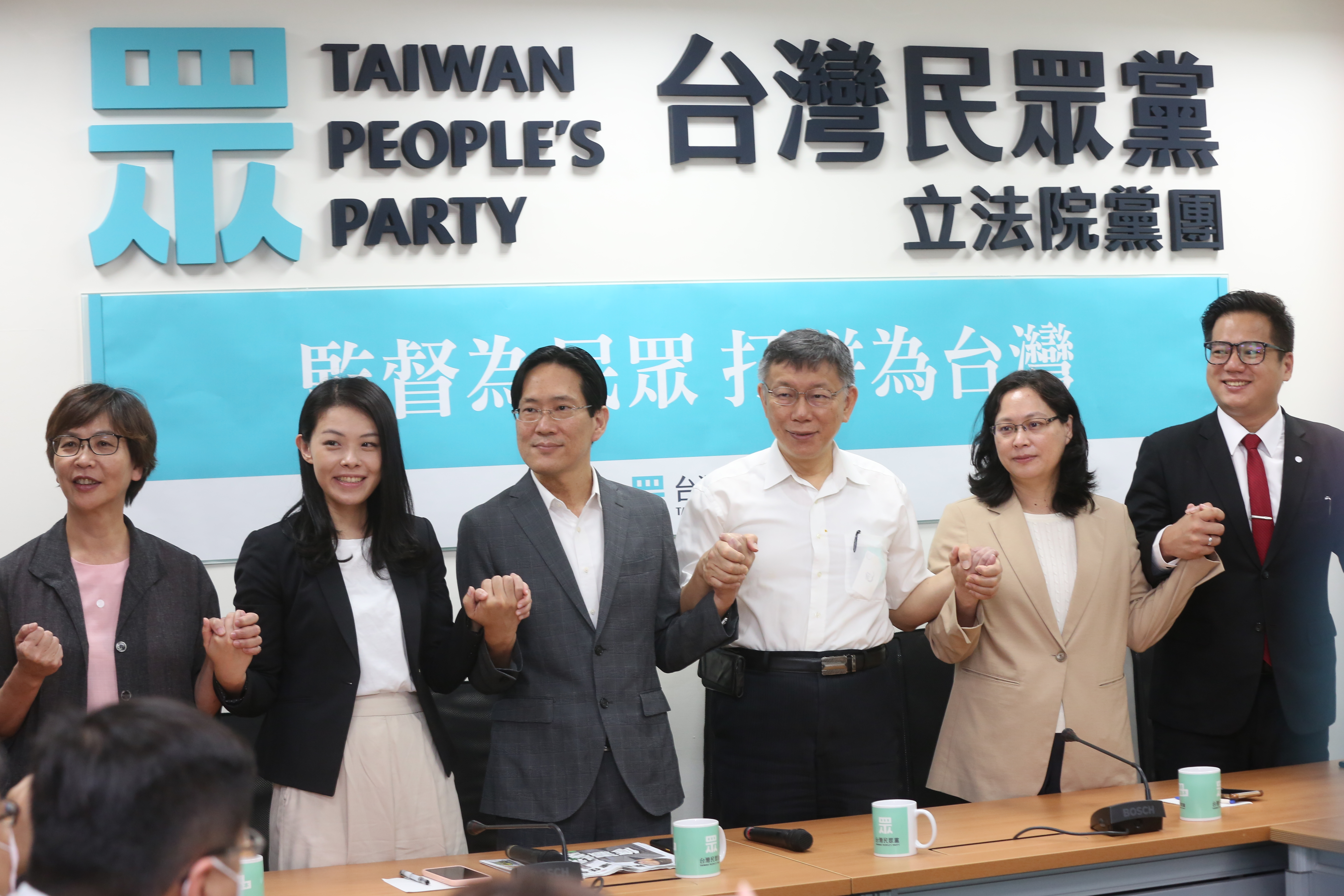 柯文哲短講內容有很大篇幅放在民眾黨的監督角色上。