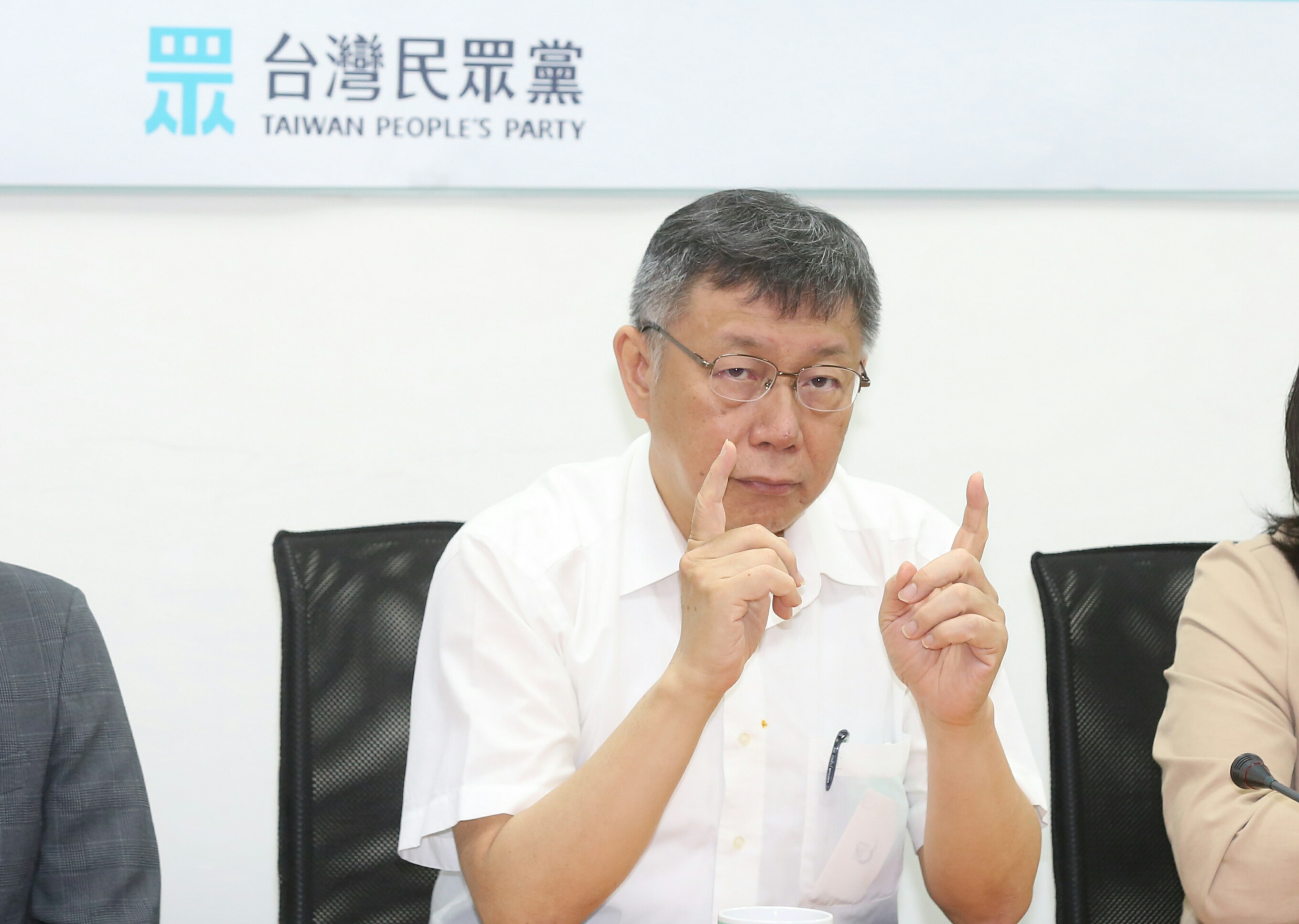 柯文哲大談「天然台」主張說，表示生活在這片島上的人，他就是台灣人。