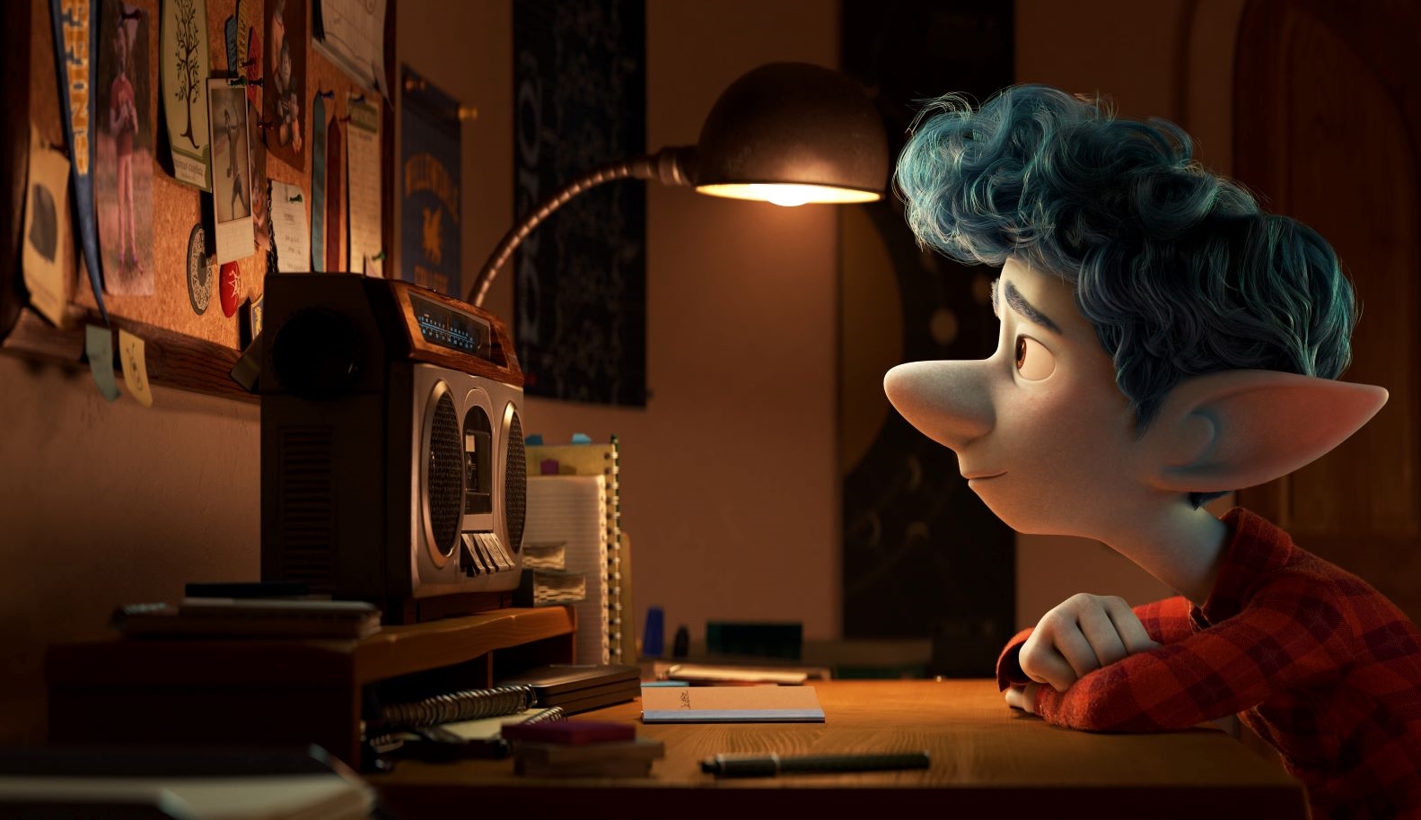 伊恩由「蜘蛛人」湯姆霍蘭德配音，個性內向怯懦，他的雛型來自於皮克斯一位不起眼、謙和有禮的工作人員。（迪士尼提供）