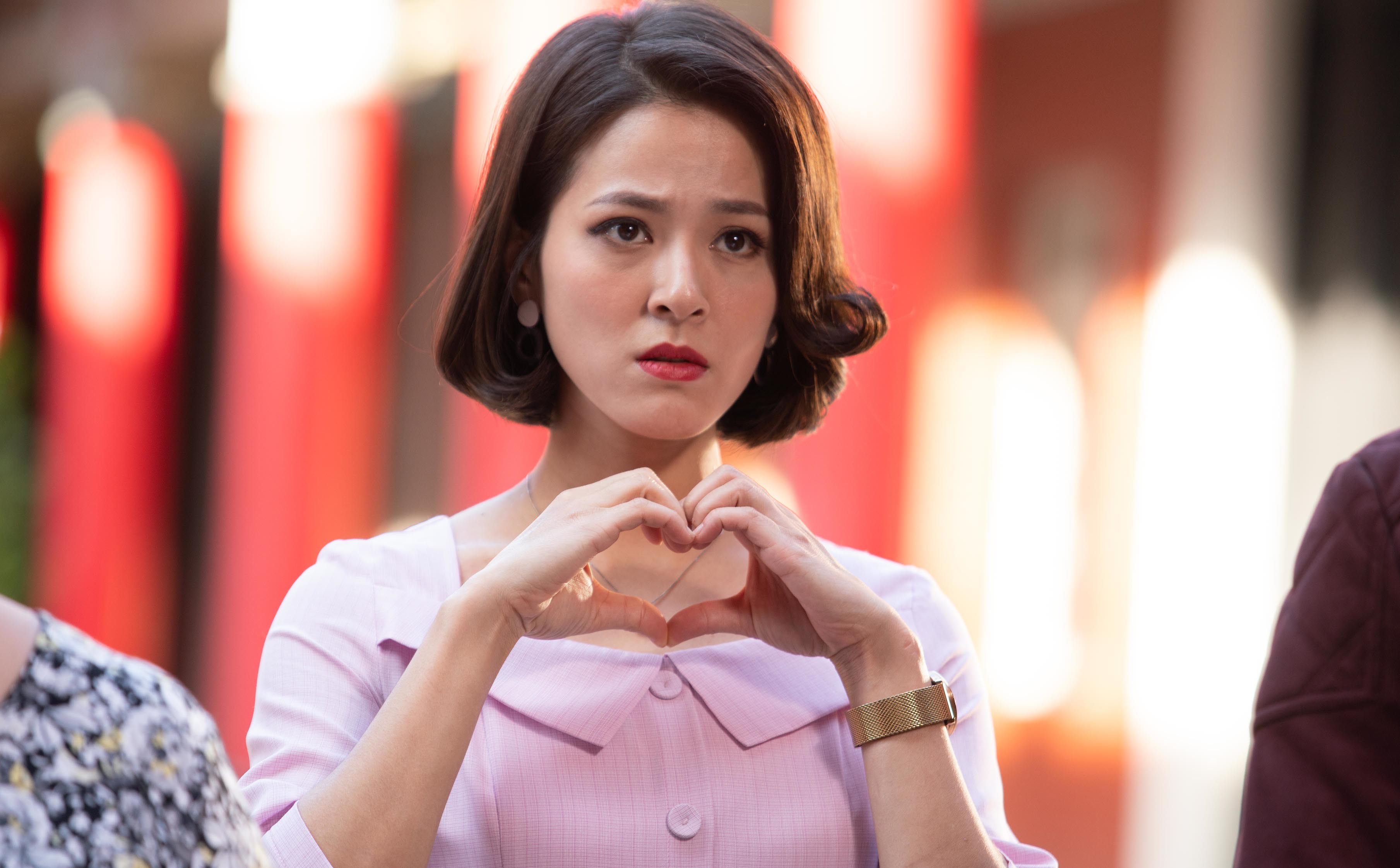 蘇晏霈在劇中飾演離婚的單親媽媽蘇秉愛，她為了養家，自己創立一家按摩SPA館，帶著一個7歲的兒子獨自生活。（公視提供）