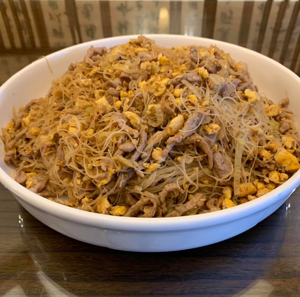 明福的炒米粉，特色是乾爽而充滿蛋香，讓人想一吃再吃。
