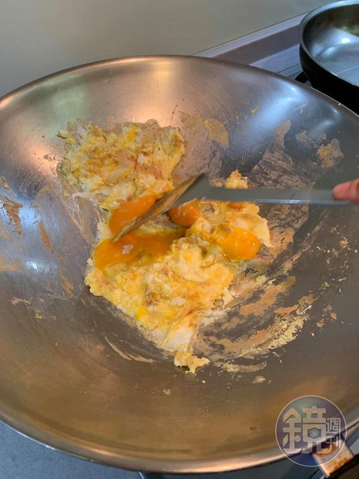乾鍋炒蛋。