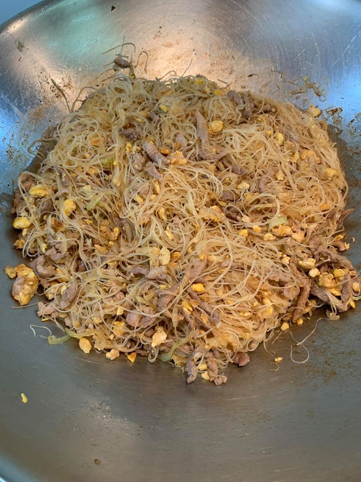 繼續翻炒到乾鬆均勻。