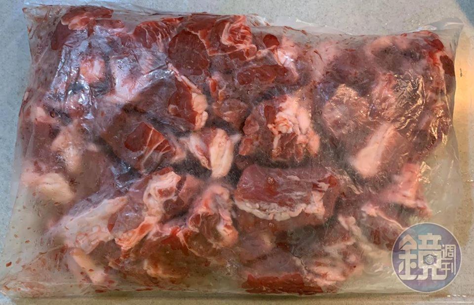 準備1包半的黃牛肉肋條。
