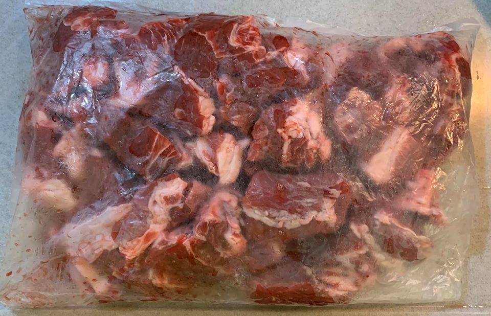準備1包半的黃牛肉肋條。