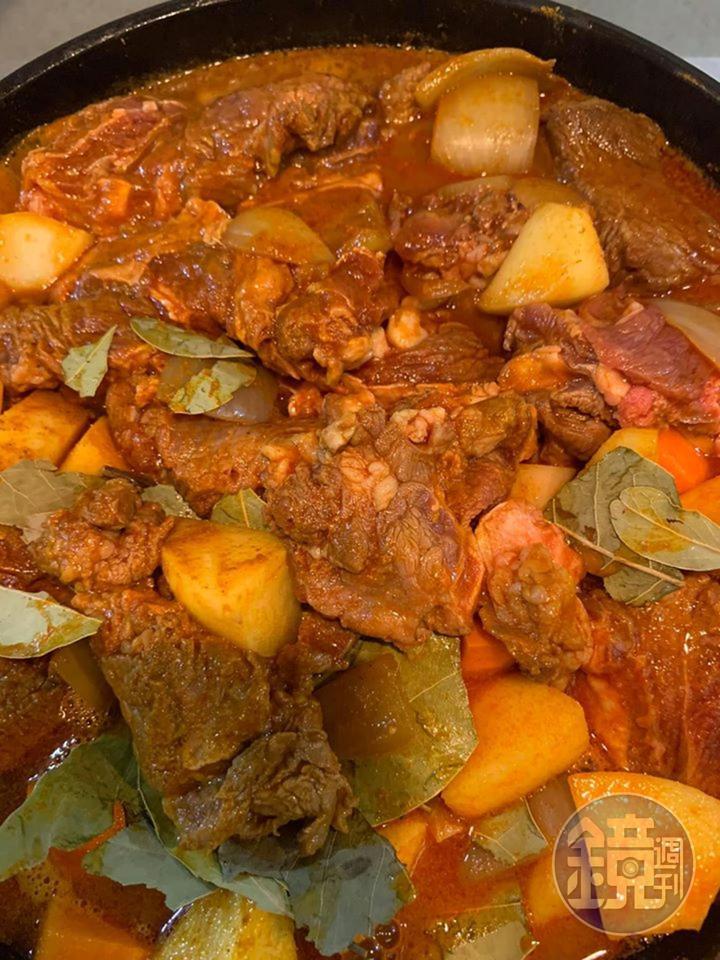 加水蓋過食材。