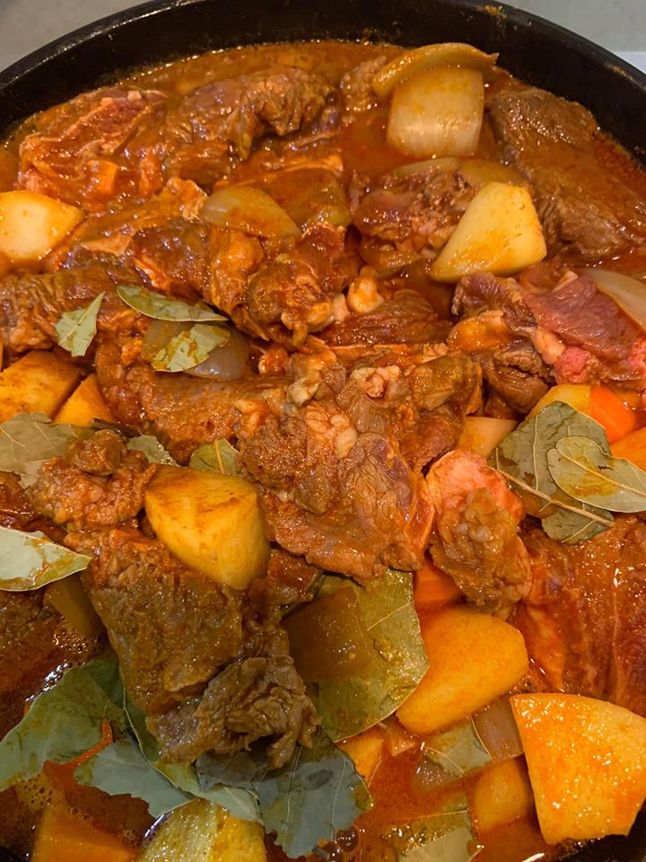 加水蓋過食材。