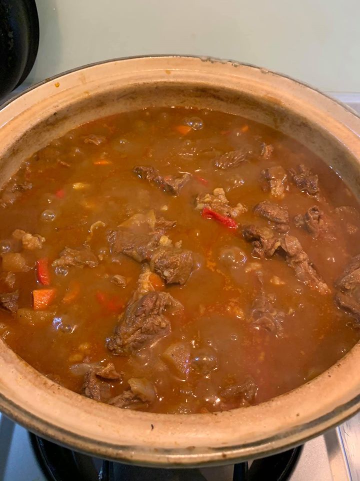 掀蓋，完美的一鍋紅咖哩牛肉完成。