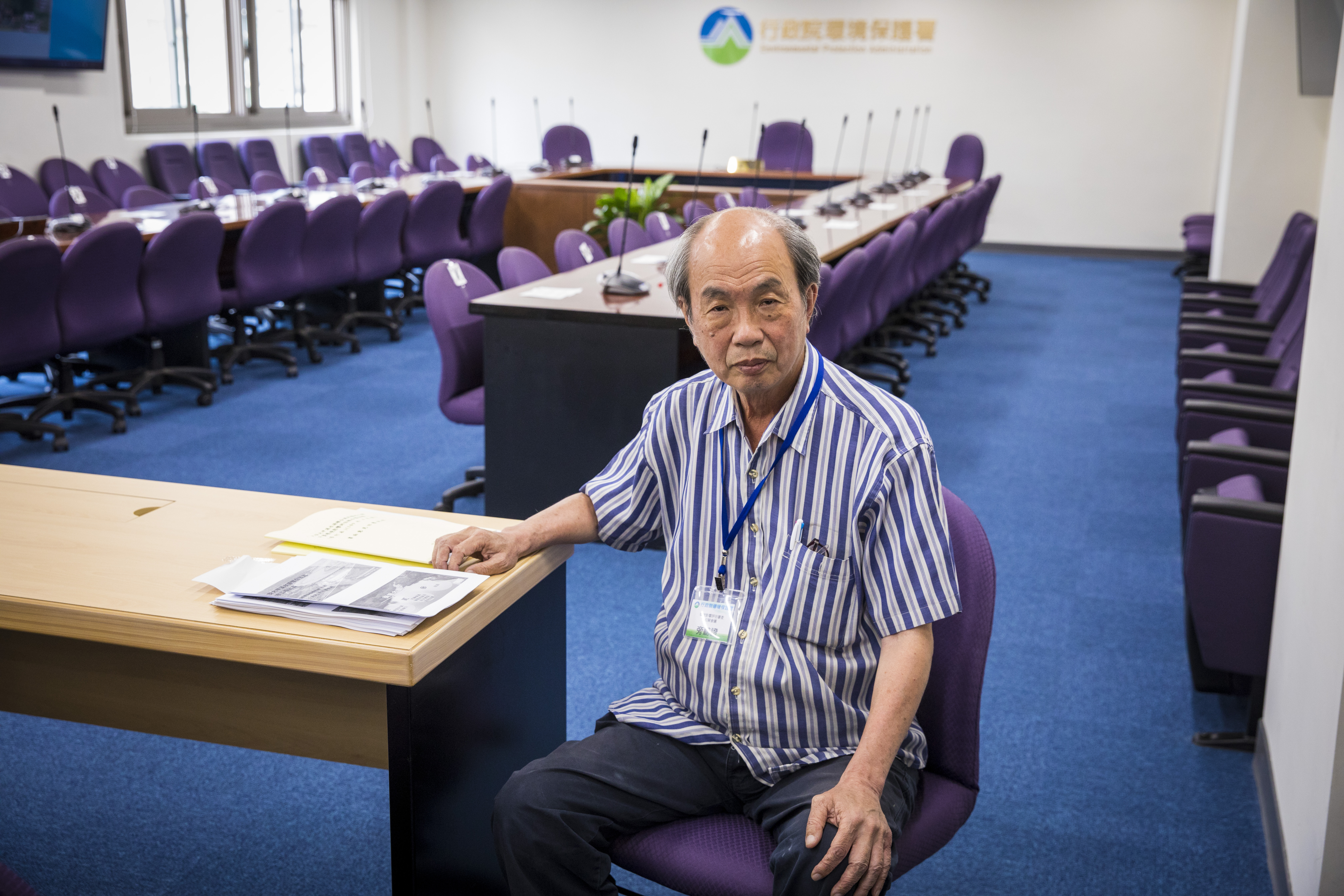 張豐年在大安大甲溪聯合輸水計畫案環評與水利署纏鬥十多年，今年水利署做完二階環評又開始審查，張豐年依舊準時來到環保署旁聽發言。