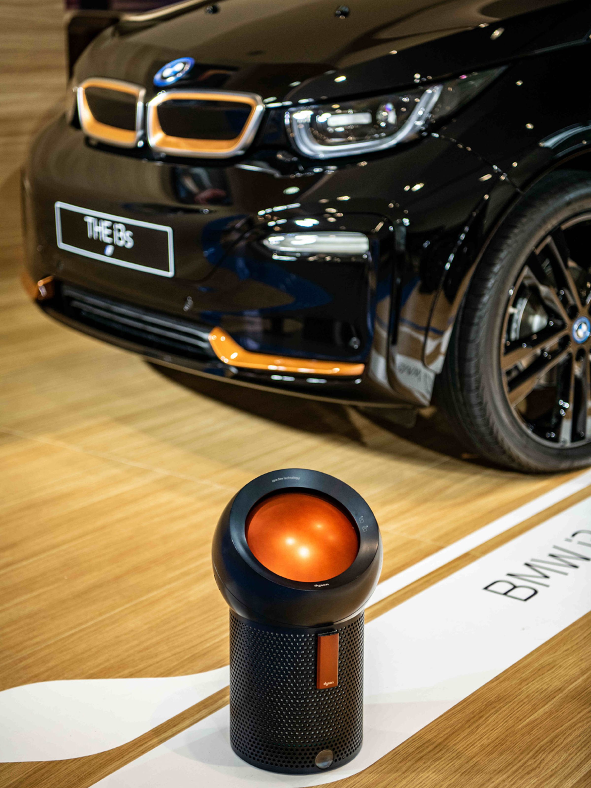 凡於電能未來巡迴期間購買BMW i全車系，即可獲得Dyson Pure Cool Me™ 個人空氣清淨風扇。