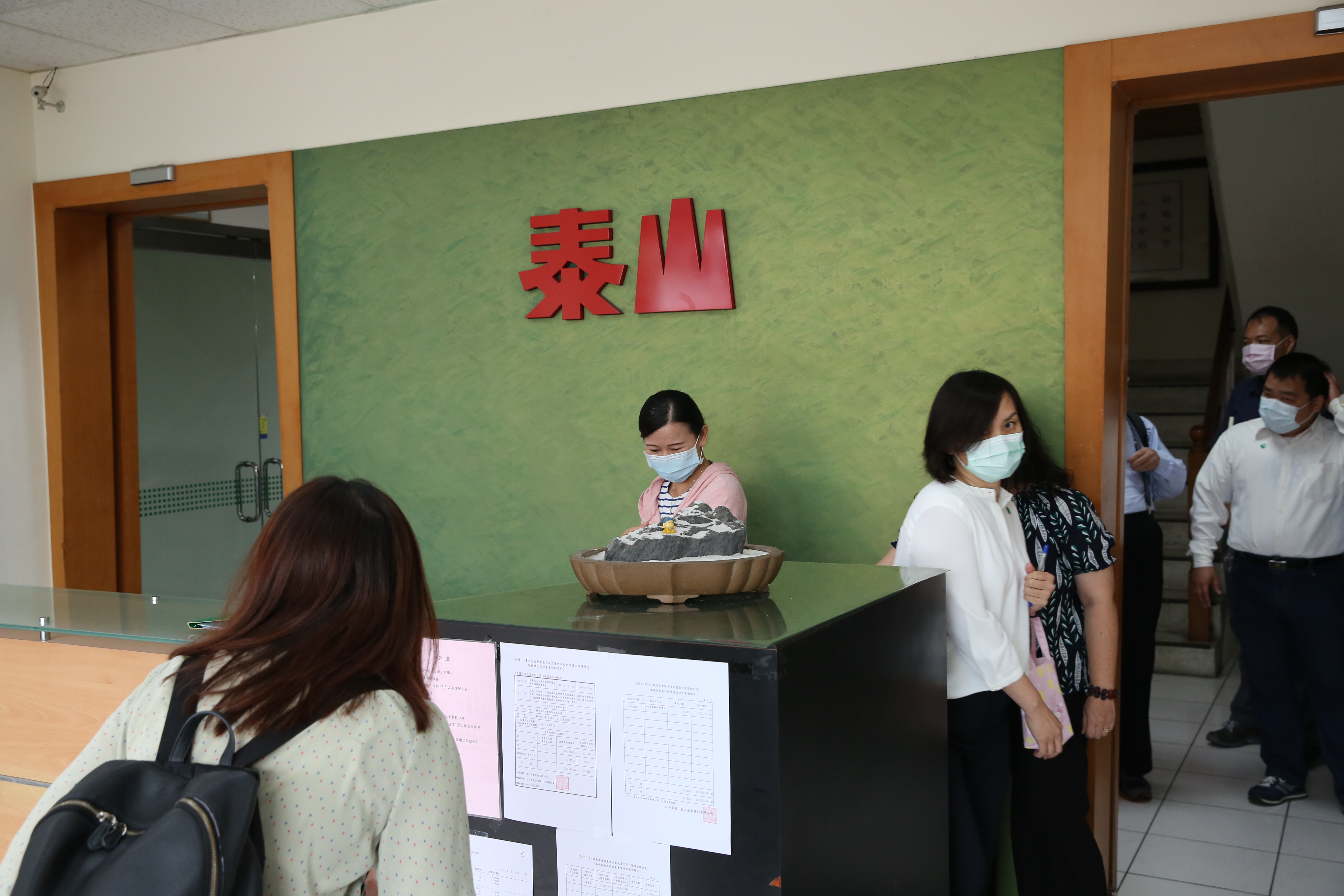近年老牌食品大廠泰山紛爭不斷。