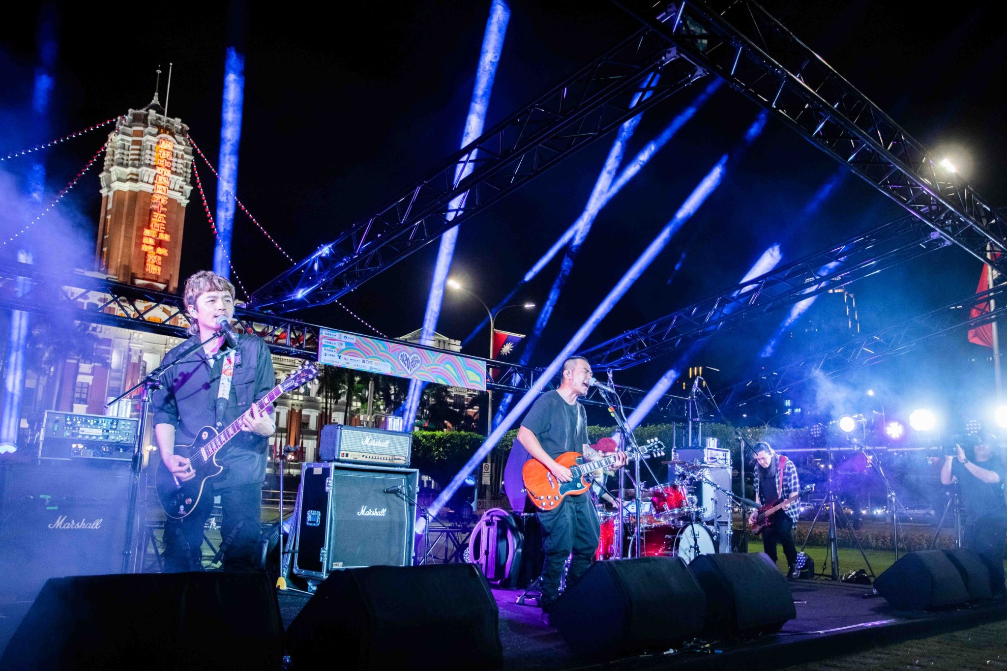 文化總會昨（20）日晚間8點舉辦「2020 Keep Zero, Be Hero 用愛畫個圈」線上音樂會，由滅火器樂團壓軸。