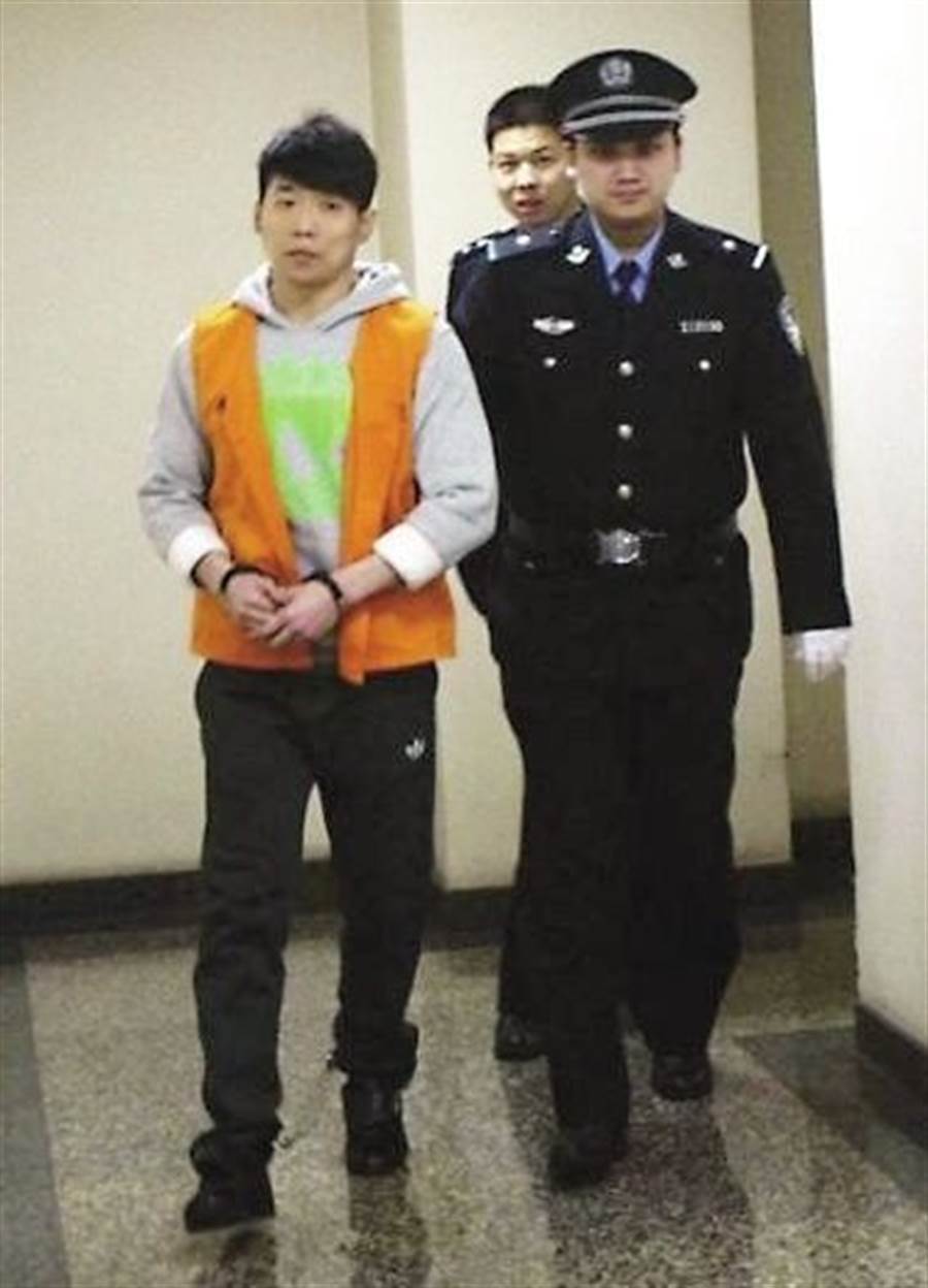 喬宇不但與白靜偷情,還合謀欺騙財產,讓周成海深感背叛。(翻攝百度)