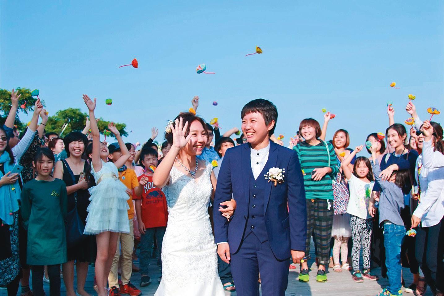 收養前，林怡如、陳怡伶舉辦婚禮，但因為法律規定只能單身收養，無法登記結婚。（林怡如提供）