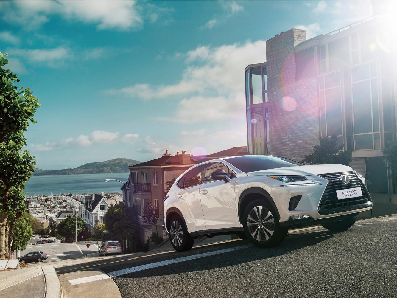 LEXUS針對NX 200全等級進行商品強化，限時限量推出曜黑時尚車型。