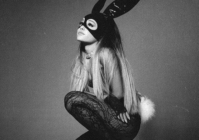 亞莉安娜不只在Instagram發限時動態悼念曼徹斯特爆炸案3週年，也重新發佈當年專輯《危險女人》的封面。（翻攝自Arianae Grande官方Instagram）