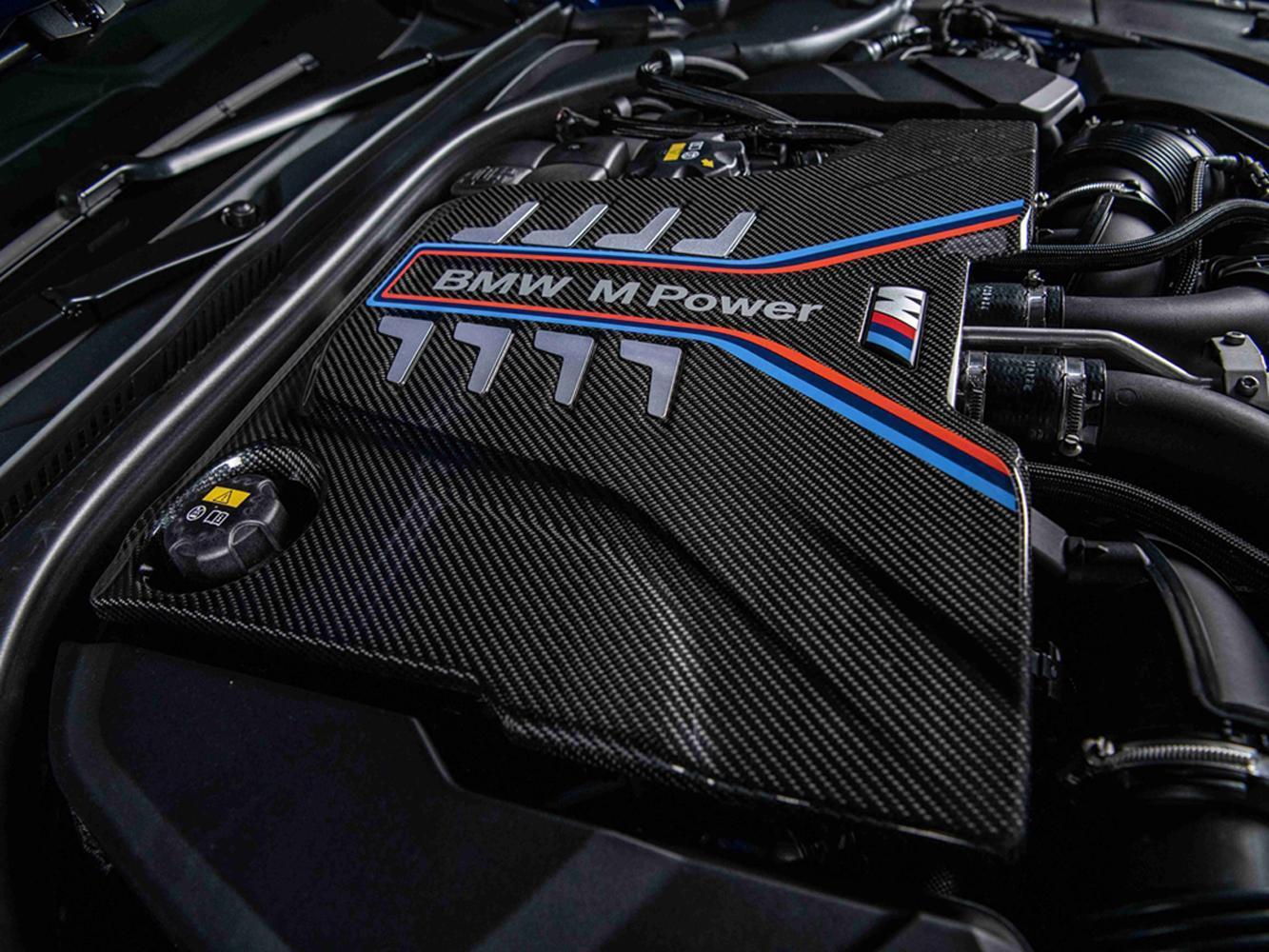由BMW M GmbH專屬調校的最強心臟M TwinPower Turbo S63引擎可選配M碳纖維引擎飾蓋。