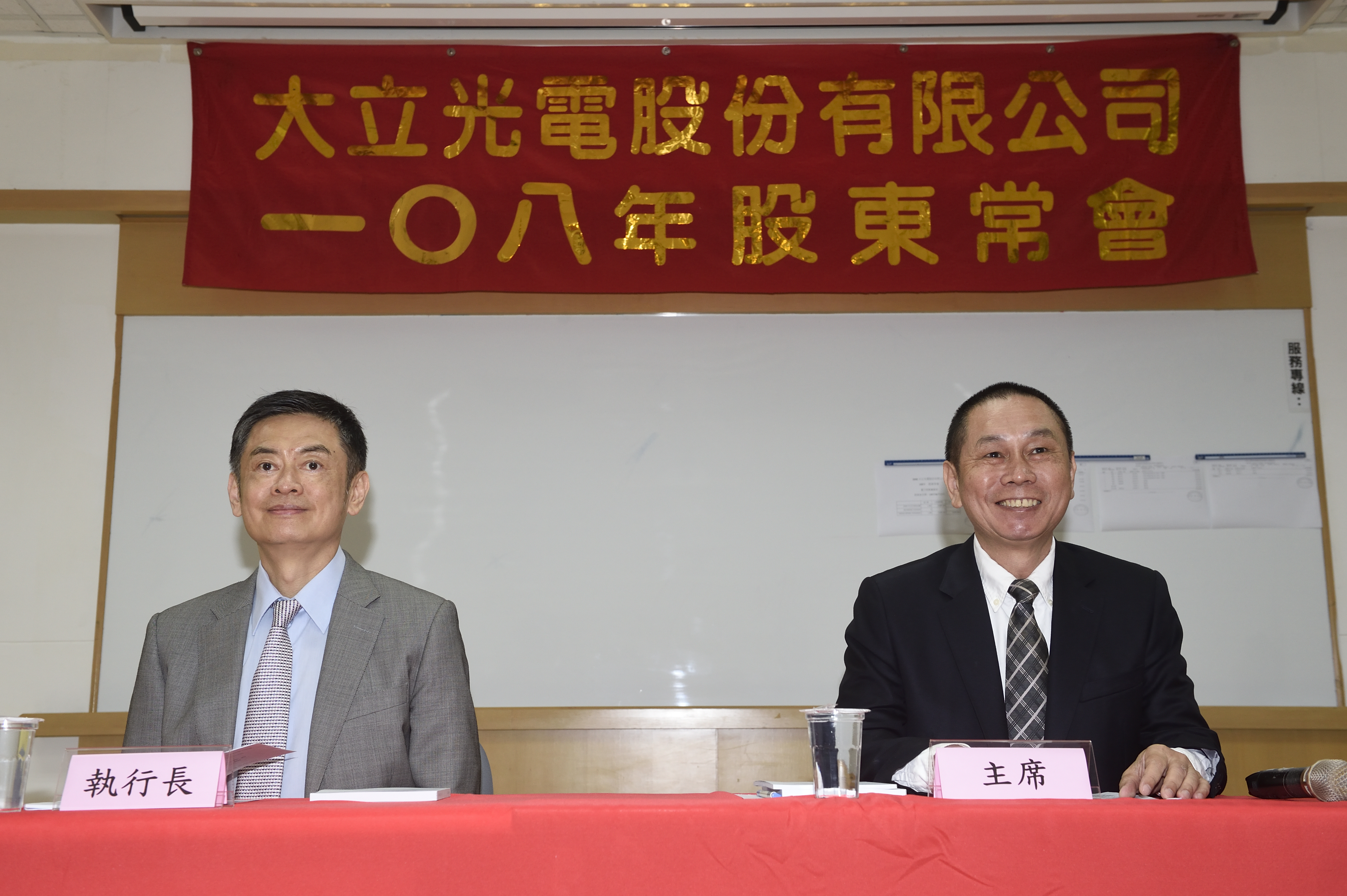 搭上蘋果拉貨商機、先前股價已修正的大立光，有機會強勢填息。