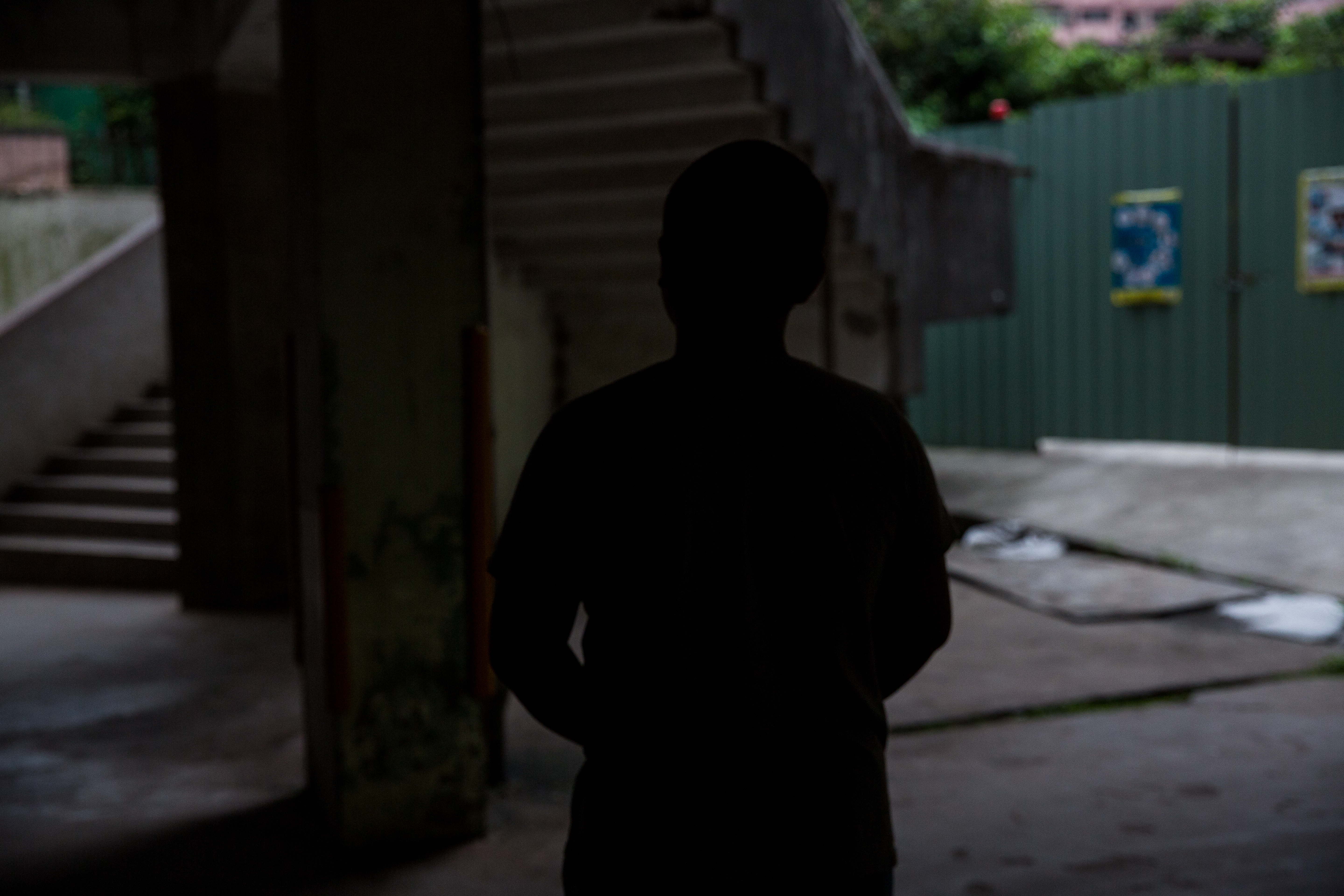 L姓球員遭學弟控訴性霸凌，他喊冤極力否認，卻遭教練暴力對待。