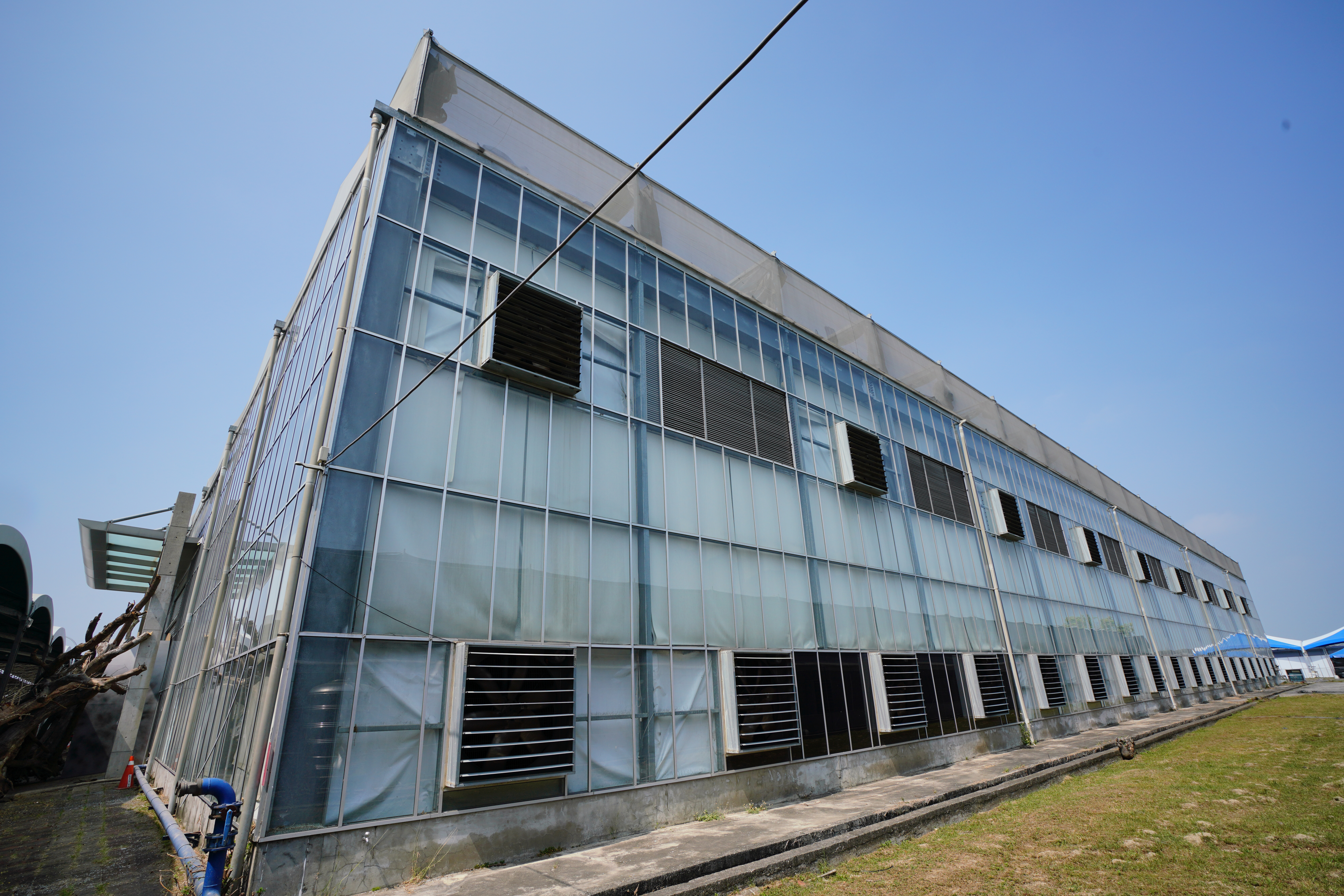 蘭展場館裝設了溫控調節的負壓設備。