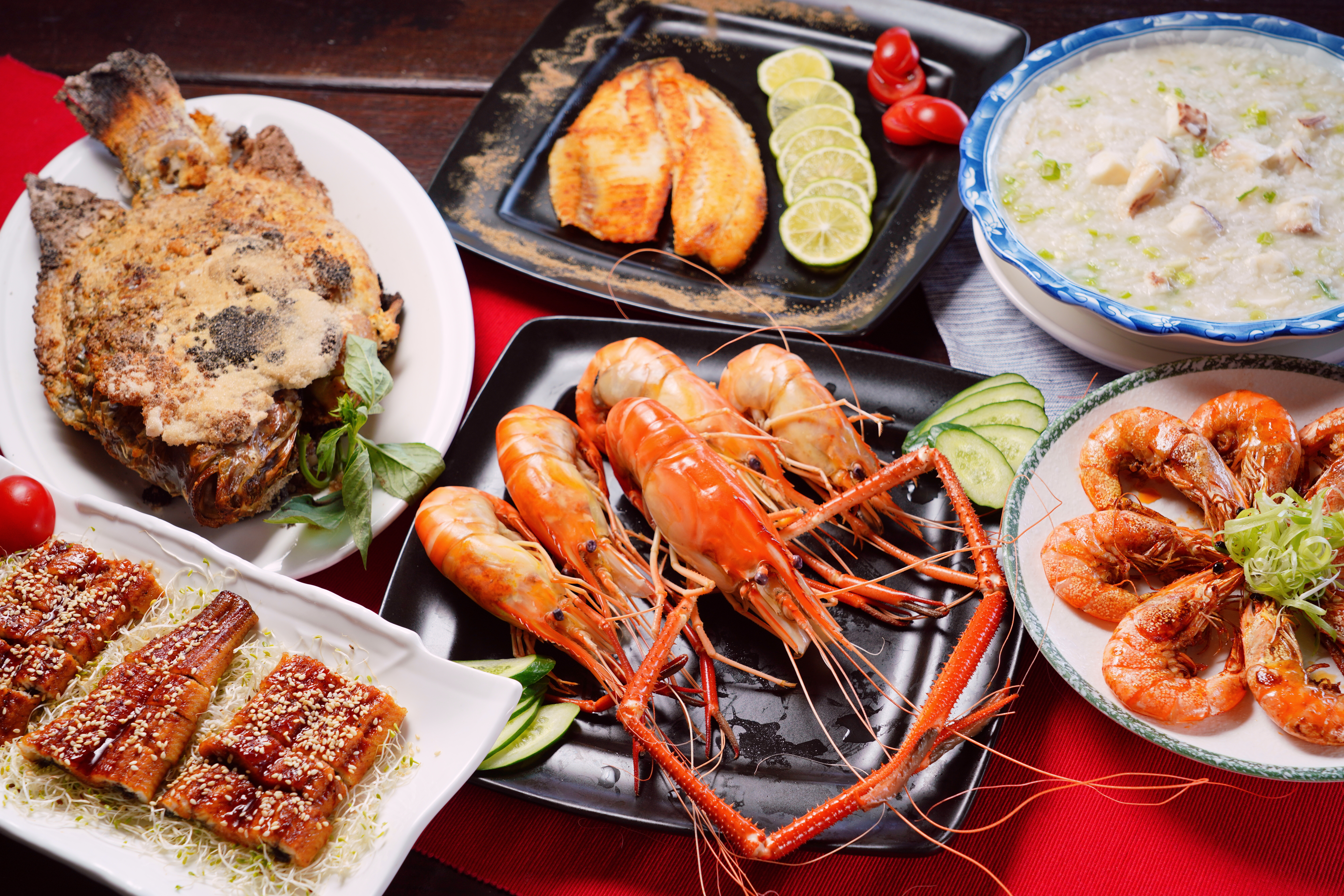 養殖場現在也開設餐廳，由亮嫂掌廚烹調自家水產，朝觀光生態養殖場方向經營。