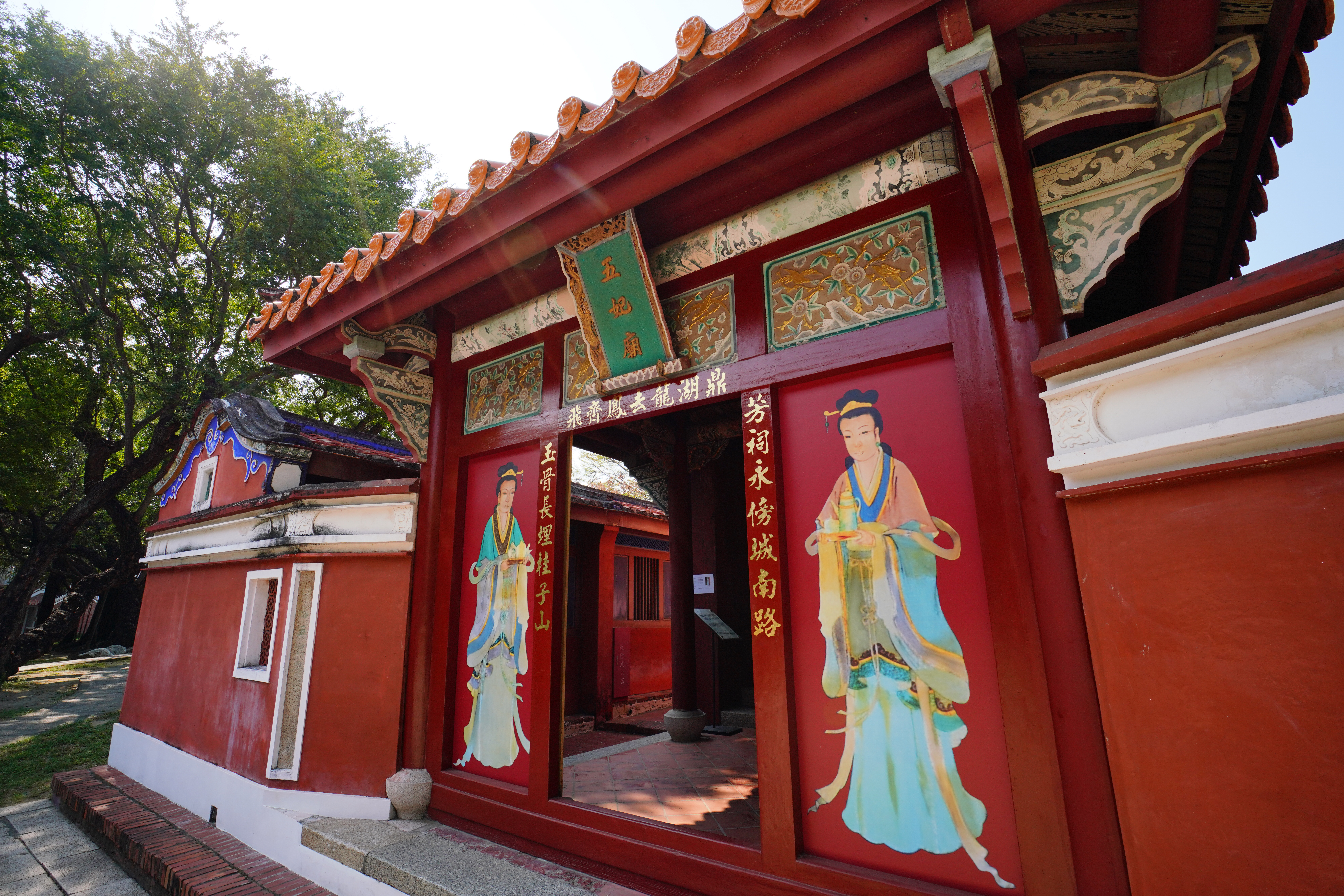 位在中西區的五妃廟是國定古蹟，迄今300餘年。