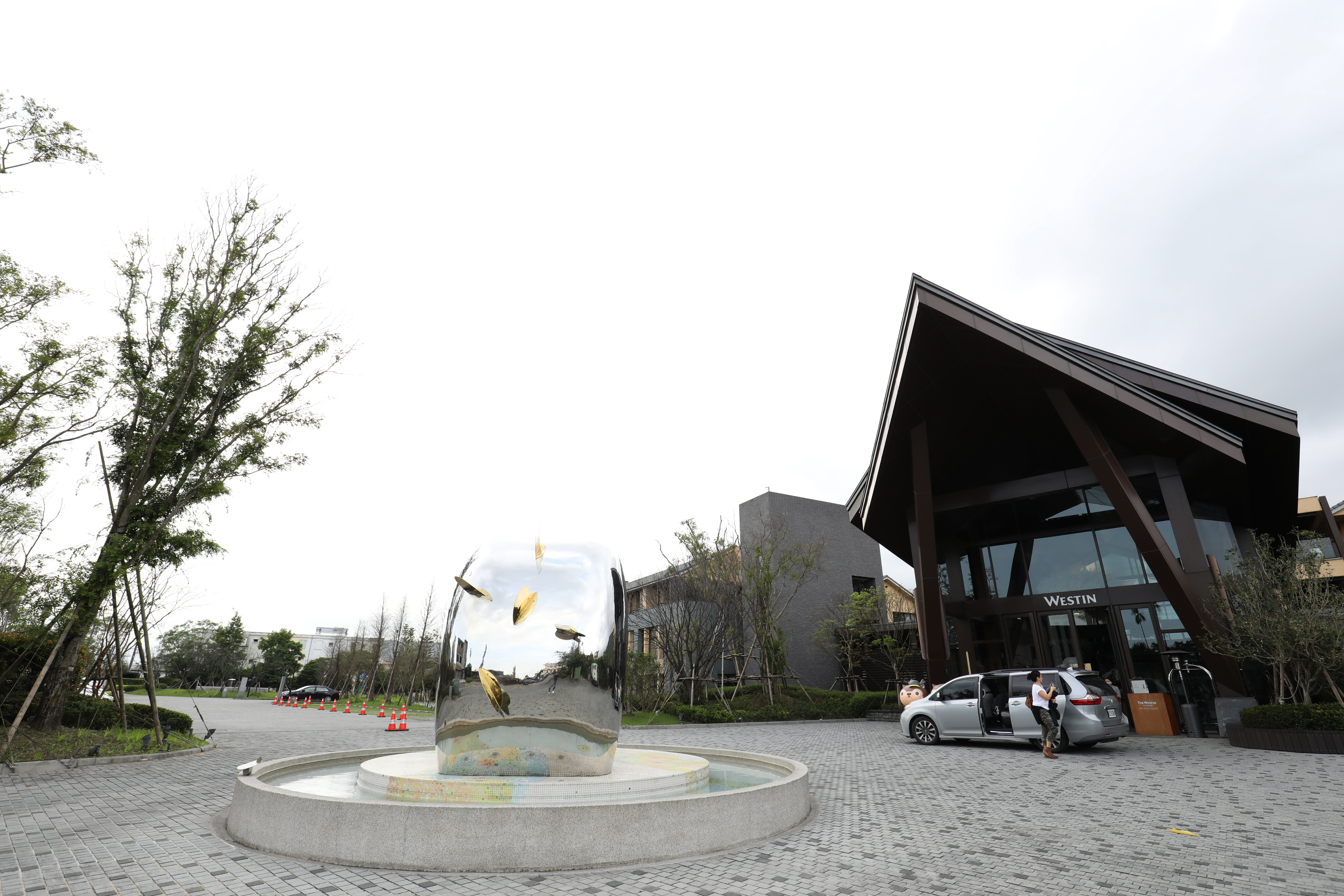 「宜蘭力麗威斯汀度假酒店」距離宜蘭火車站約15分鐘車程。