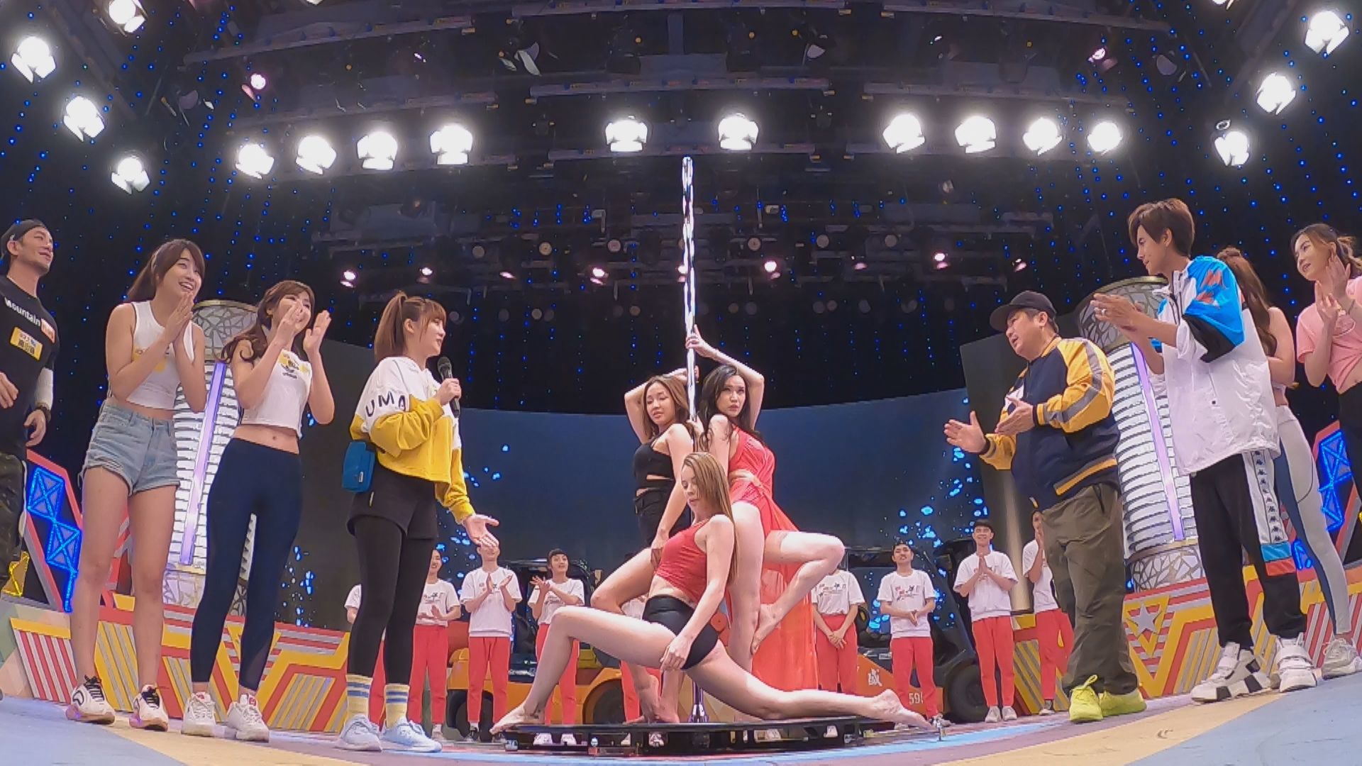 劉薰愛、安妮以及賴慧如上《綜藝大集合》帶來國際級鋼管秀。（民視提供）