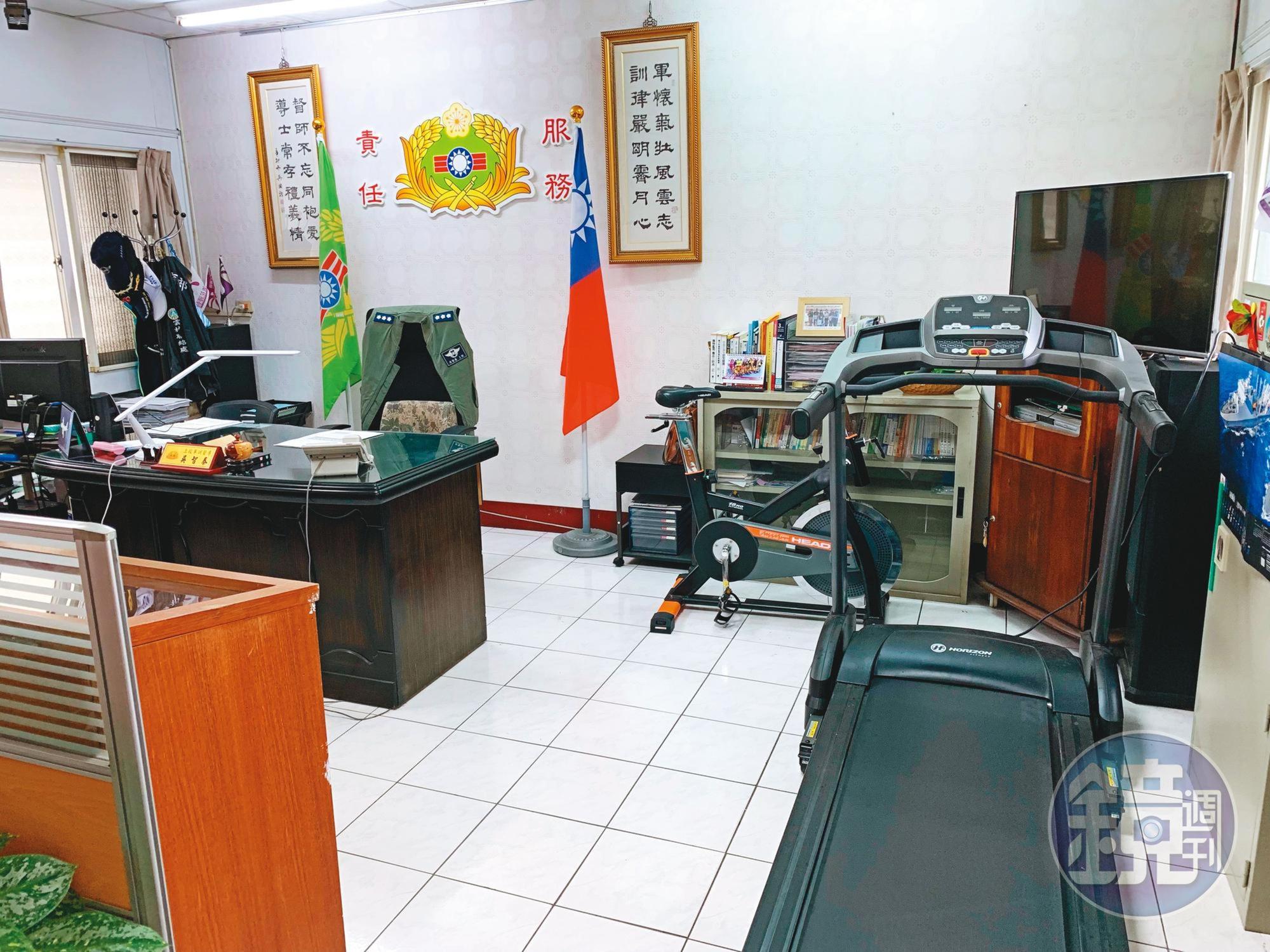 吳智泰用公費買跑步機、飛輪機放在自己辦公室,十分離譜。(讀者提供)
