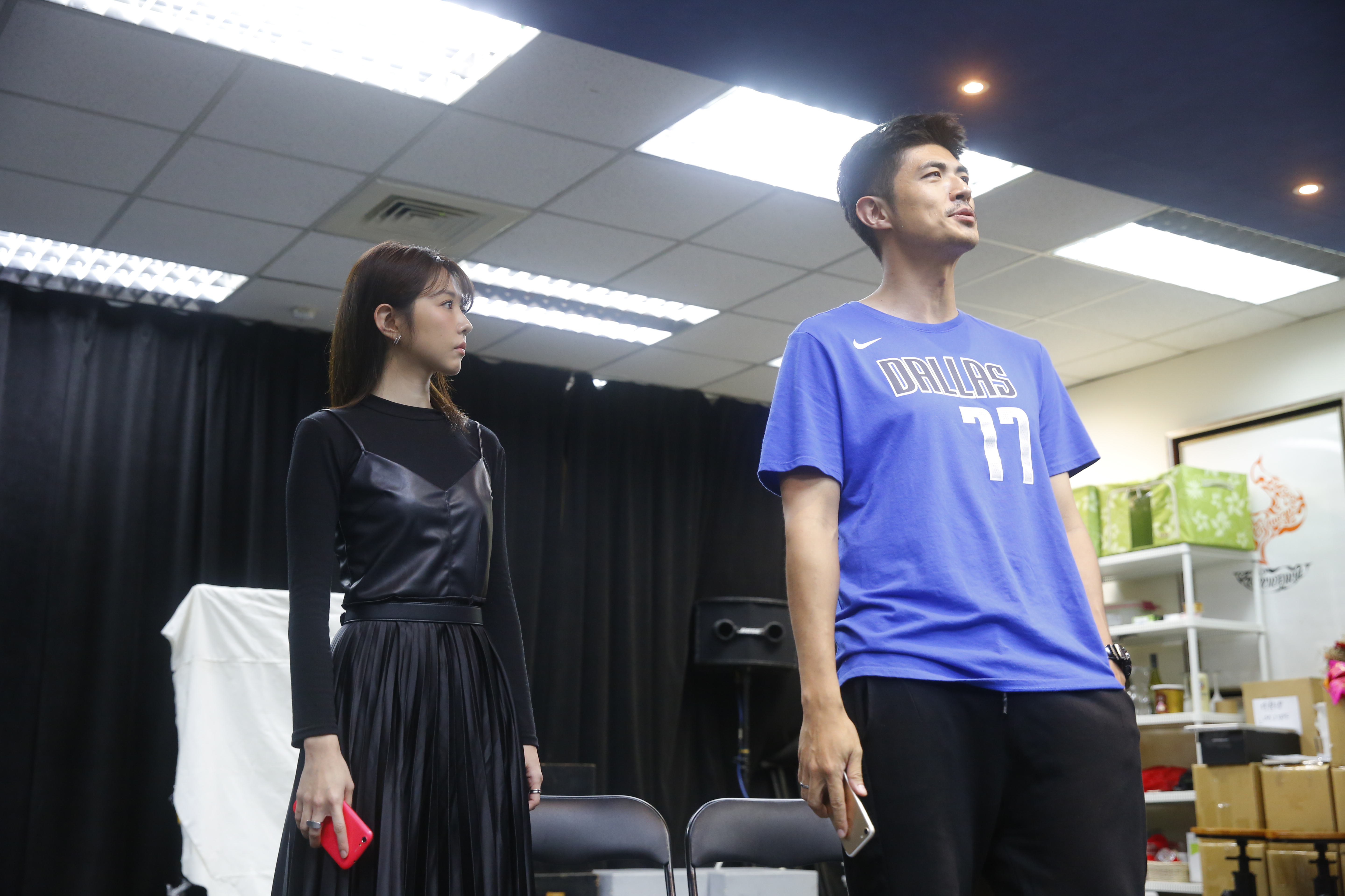 邵雨薇與梁正群主演舞台劇《昨夜星辰》。