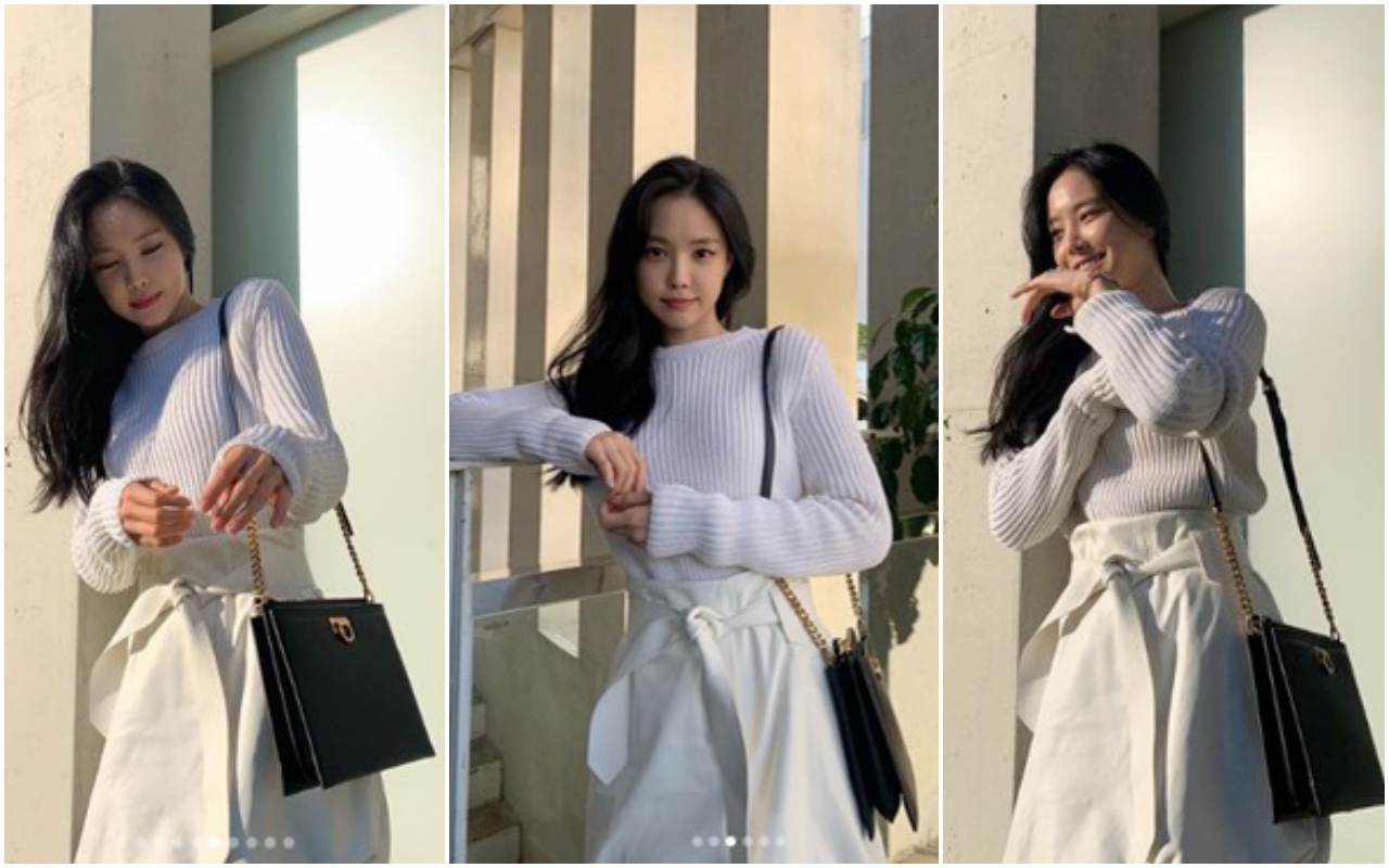 APINK成員孫娜恩肩背Salvatore Ferragamo TRIFOLIO包款，展現日常生活中的時尚穿搭。（Salvatore Ferragamo提供）