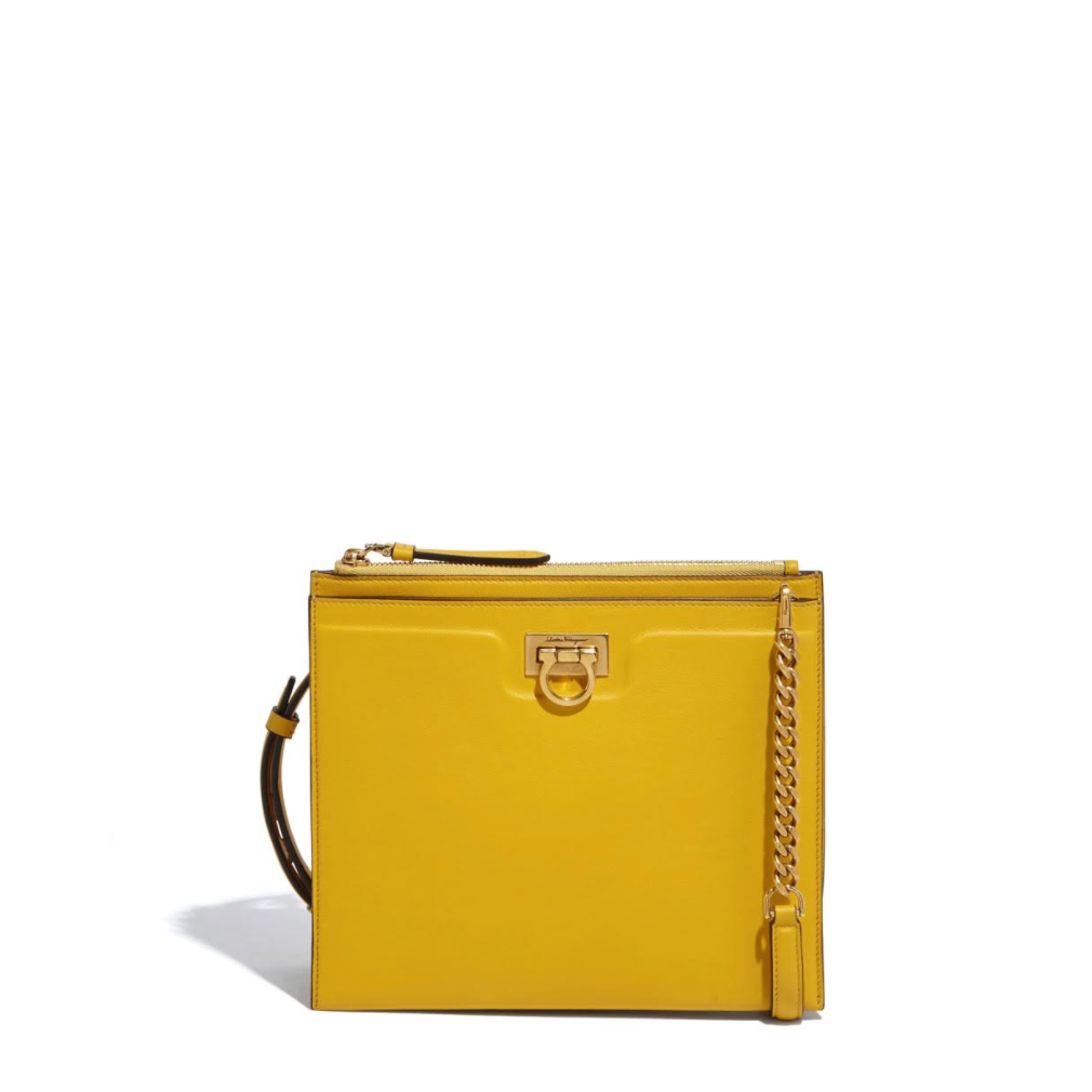 TRIFOLIO黃色牛皮肩背包。NT$69,900（Salvatore Ferragamo提供）