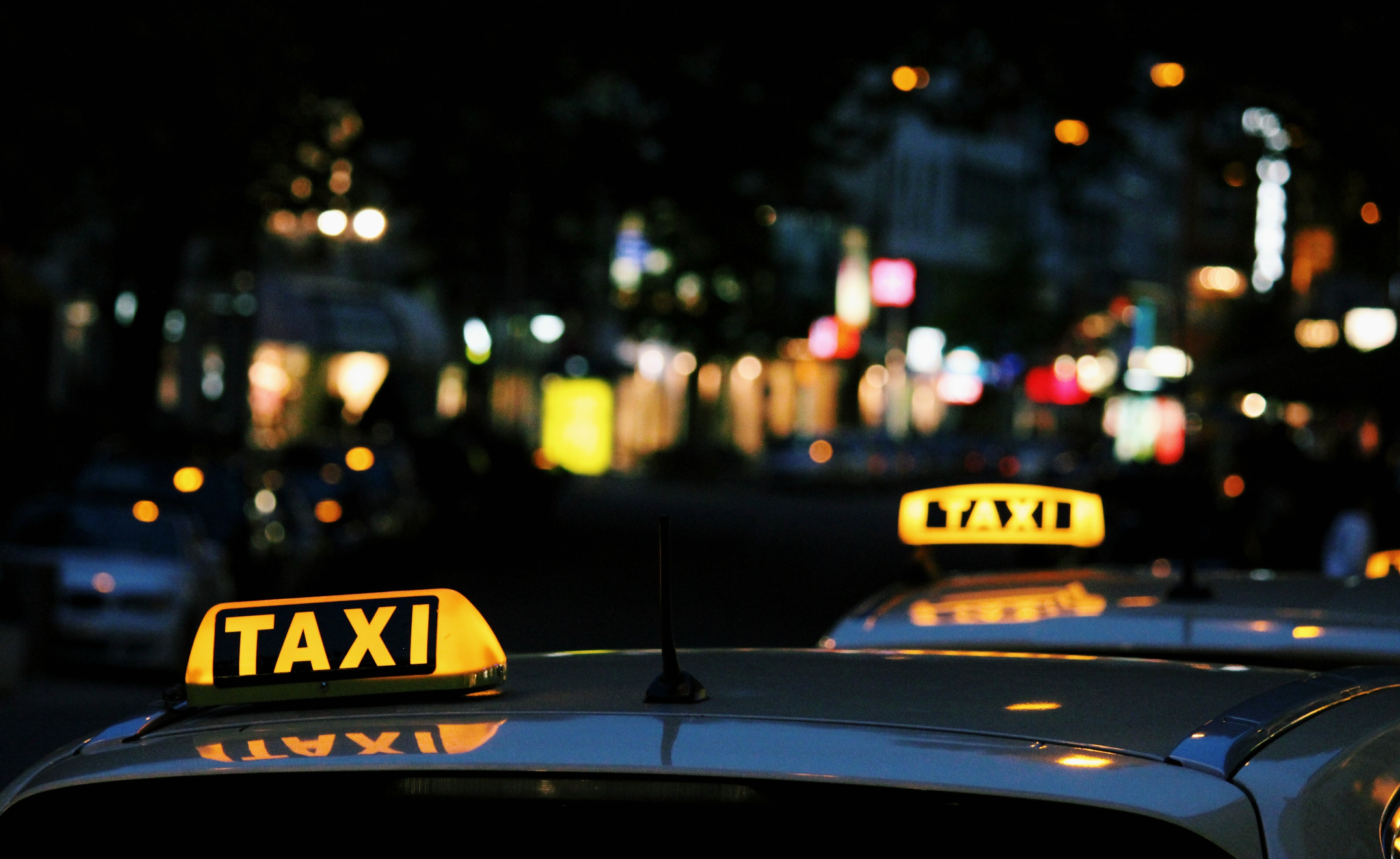 英國一名司機遭乘客吐口水後確診身亡。（翻攝自Unsplash）