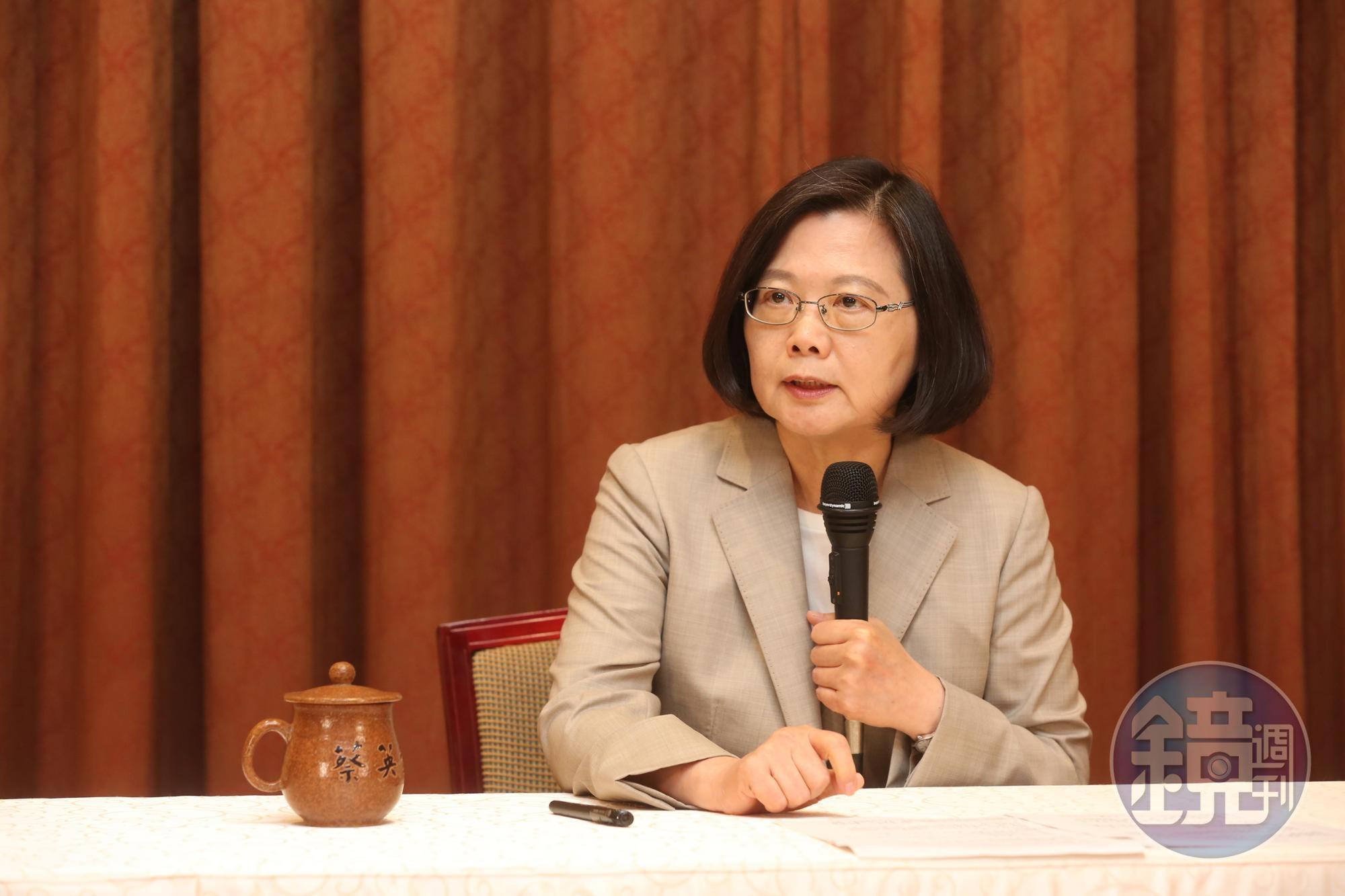 總統蔡英文昨晚於臉書po文聲援香港，強調「這一刻，我們同所有民主陣營的夥伴們，都和香港人民站在一起。」（本刊資料照）