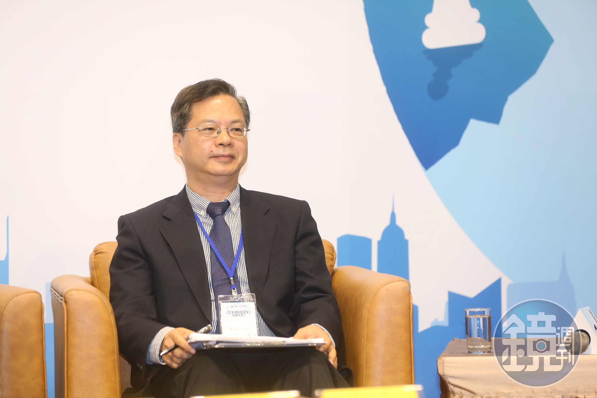 國發會主委龔明鑫證實，初步規劃讓每人支付1,000元換3,000元振興券，沒有排富及年齡限制。（本刊資料照）