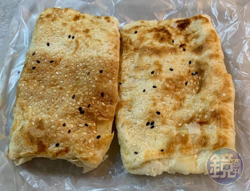 黎智英先生以前最愛到台北復興南路、瑞安街口「永和豆漿大王」吃早餐,必吃這款芝麻薄燒餅。