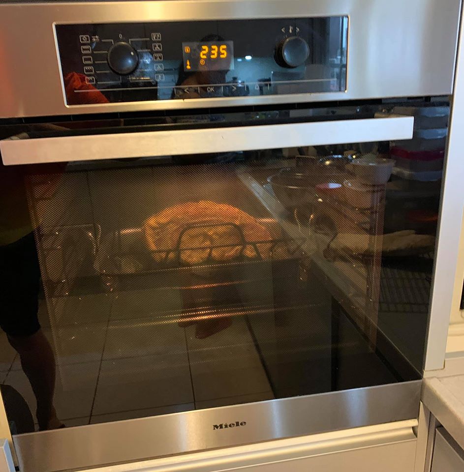 以高溫快速鎖住肉汁。