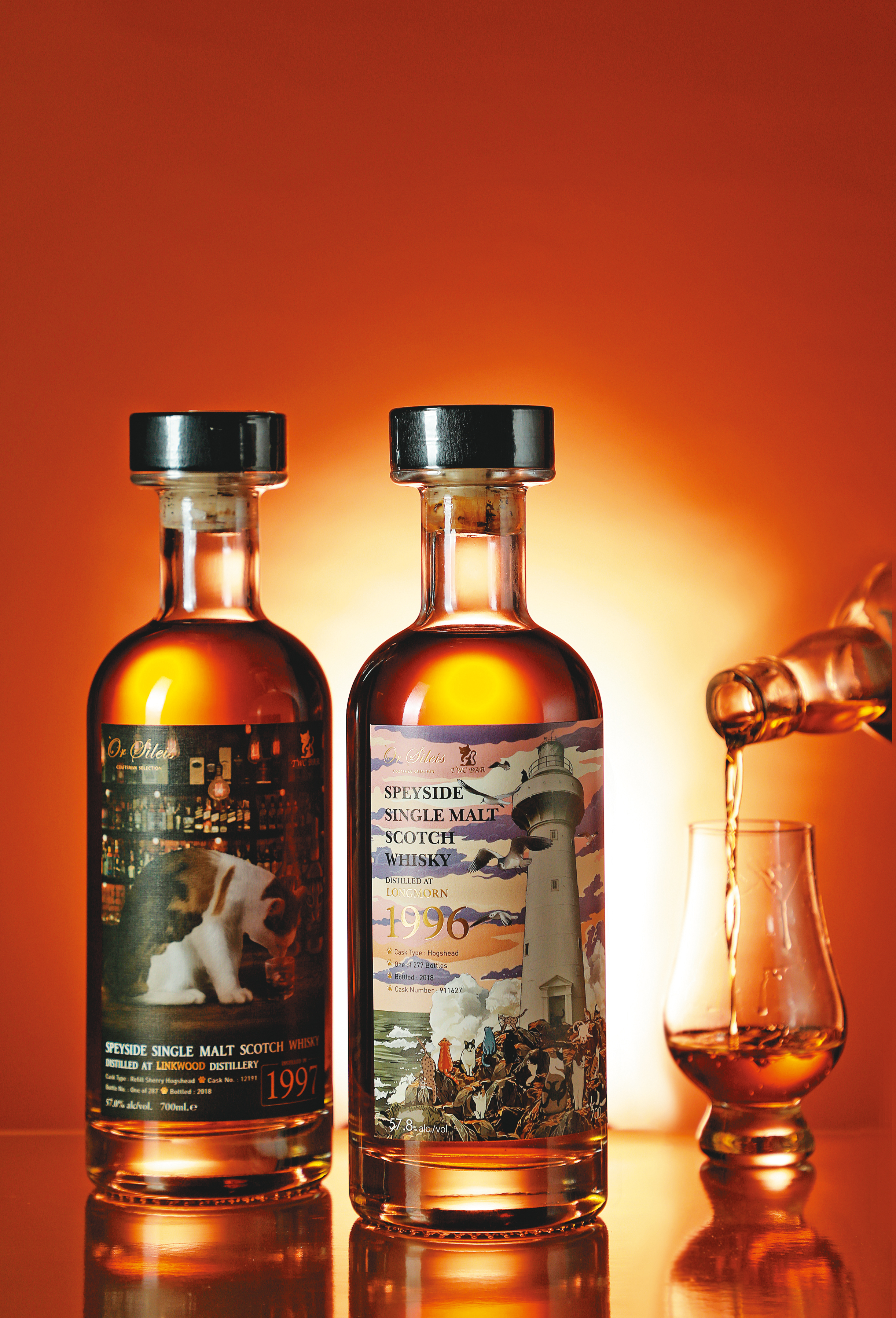 Ór Sìleis的貓系列，鵝鑾鼻燈塔下貓群（右）酒標中的是1996 Longmorn，另一支酒吧裡的醉貓（左）裝的是1997 Linkwood。（礫石，皆5,500元／瓶）