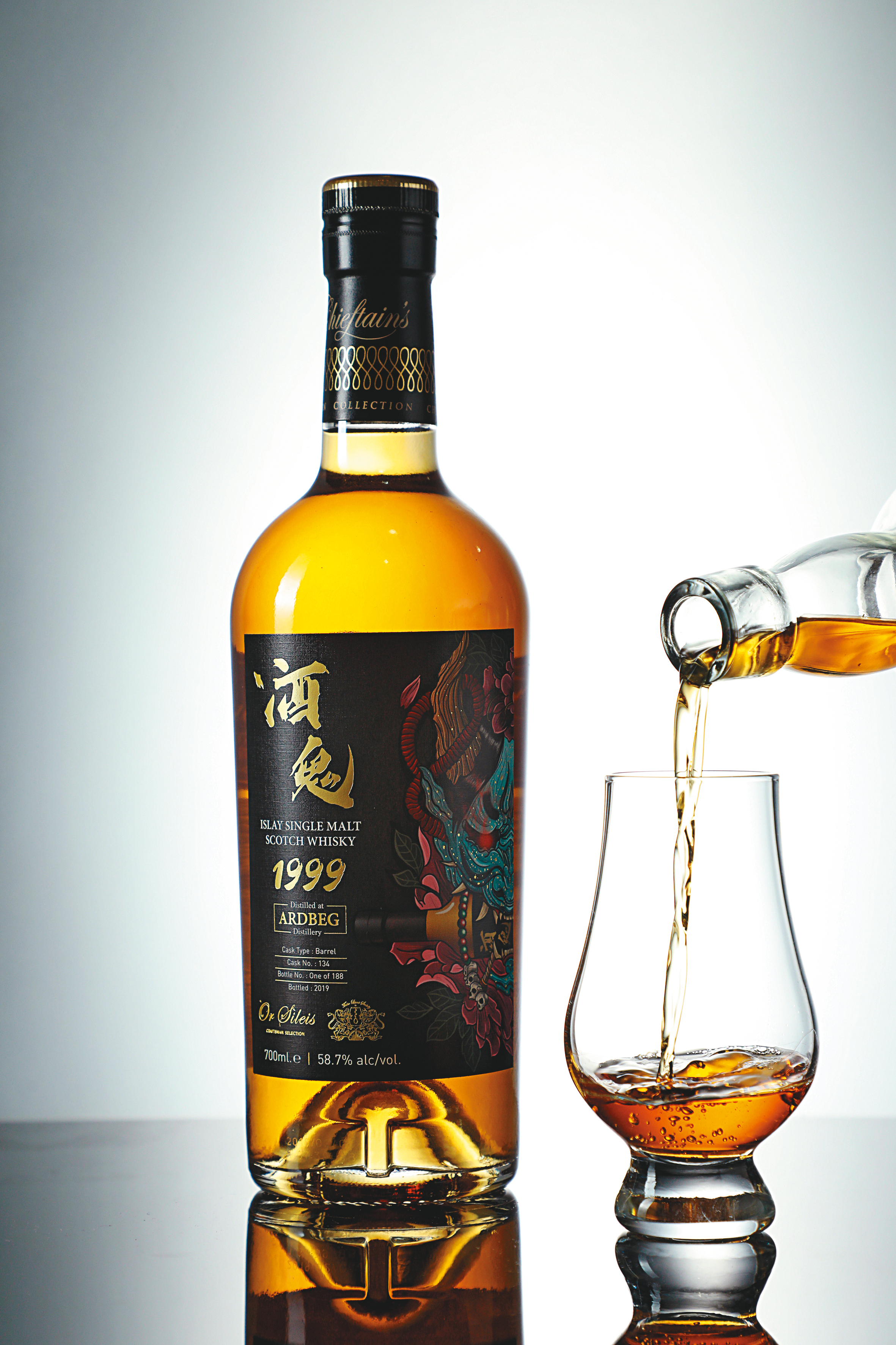Ór Sìleis的「1999酒鬼」來自ARDBEG酒廠，2019年裝瓶，僅發行188瓶，目前市場交易價將近25,000元。（礫石，18,000元／瓶）