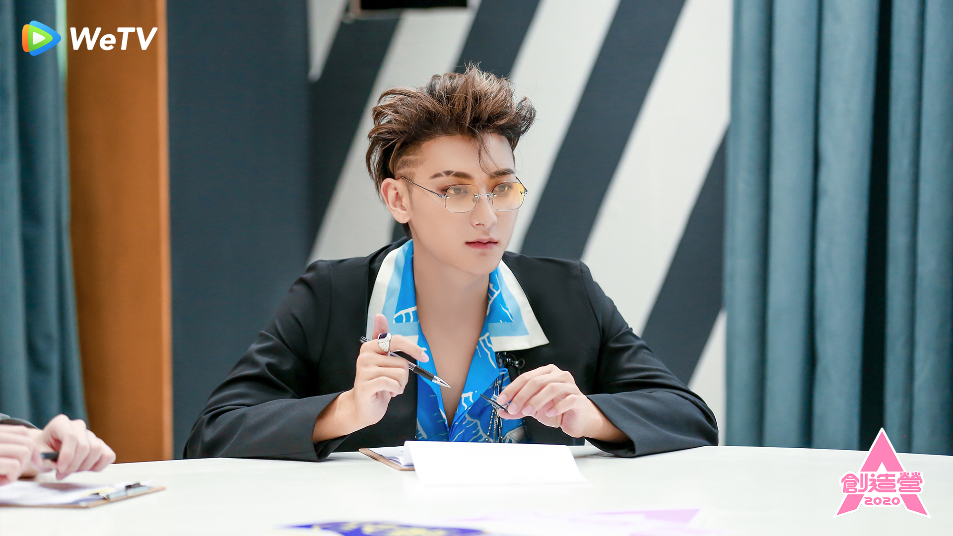 教練團之一的黃子韜以嚴格著稱，逼哭不少女孩。（WeTV提供）