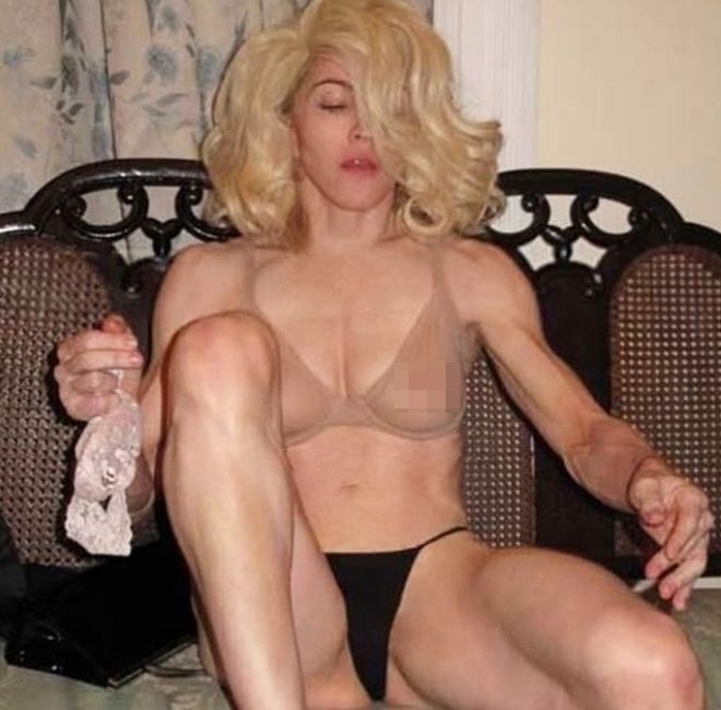娜姐在Instagram放上腿張超開,上身穿著膚色BRA的露點照。(取自Madonna Instagram)
