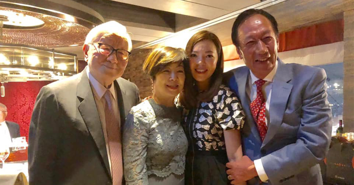 台積電創辦人張忠謀夫婦也是鴻參的老主顧。（翻攝自郭台銘臉書）