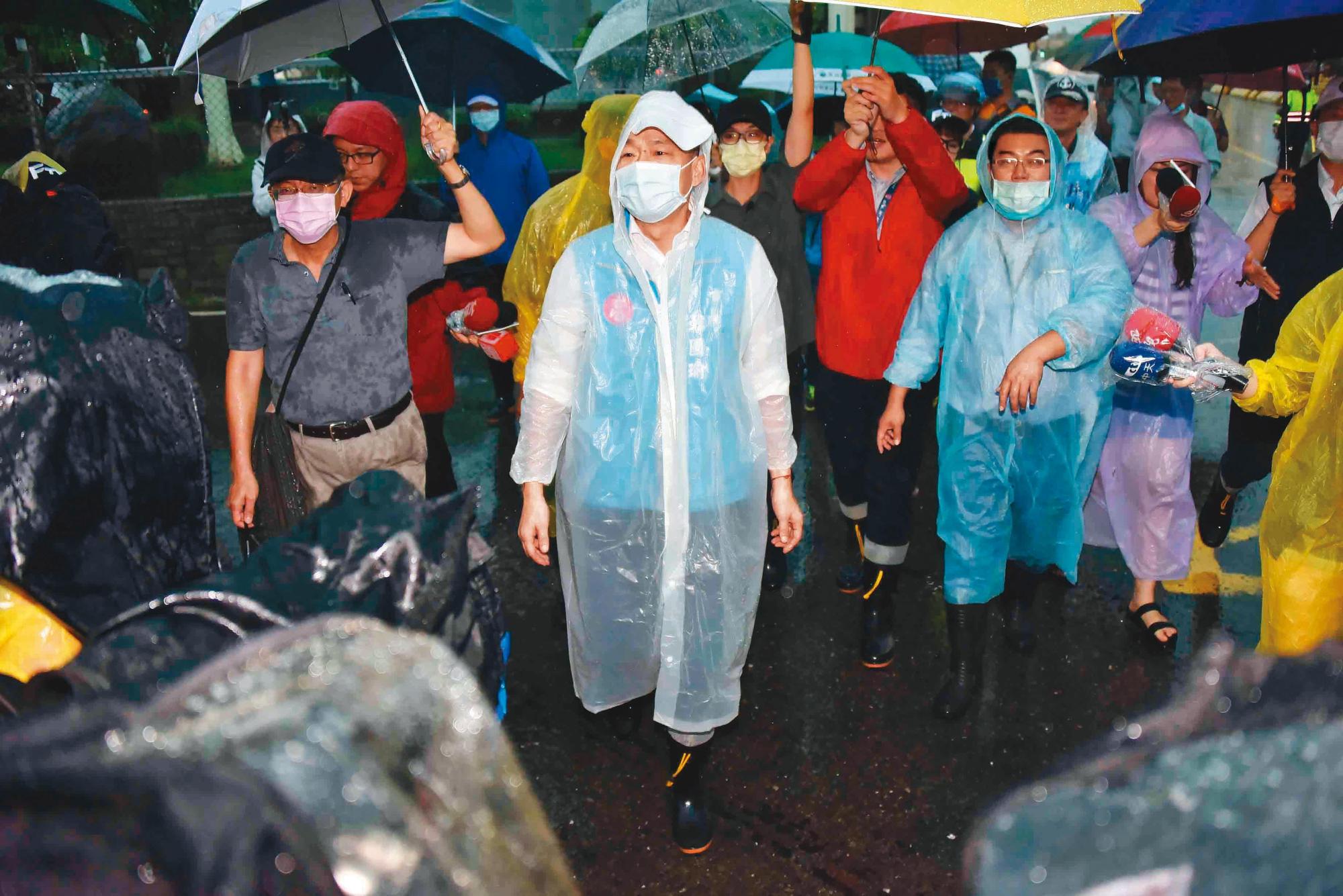 連日豪雨侵襲高雄,韓國瑜以「市政繁忙」為由未出席520觀禮。(高雄市政府提供)
