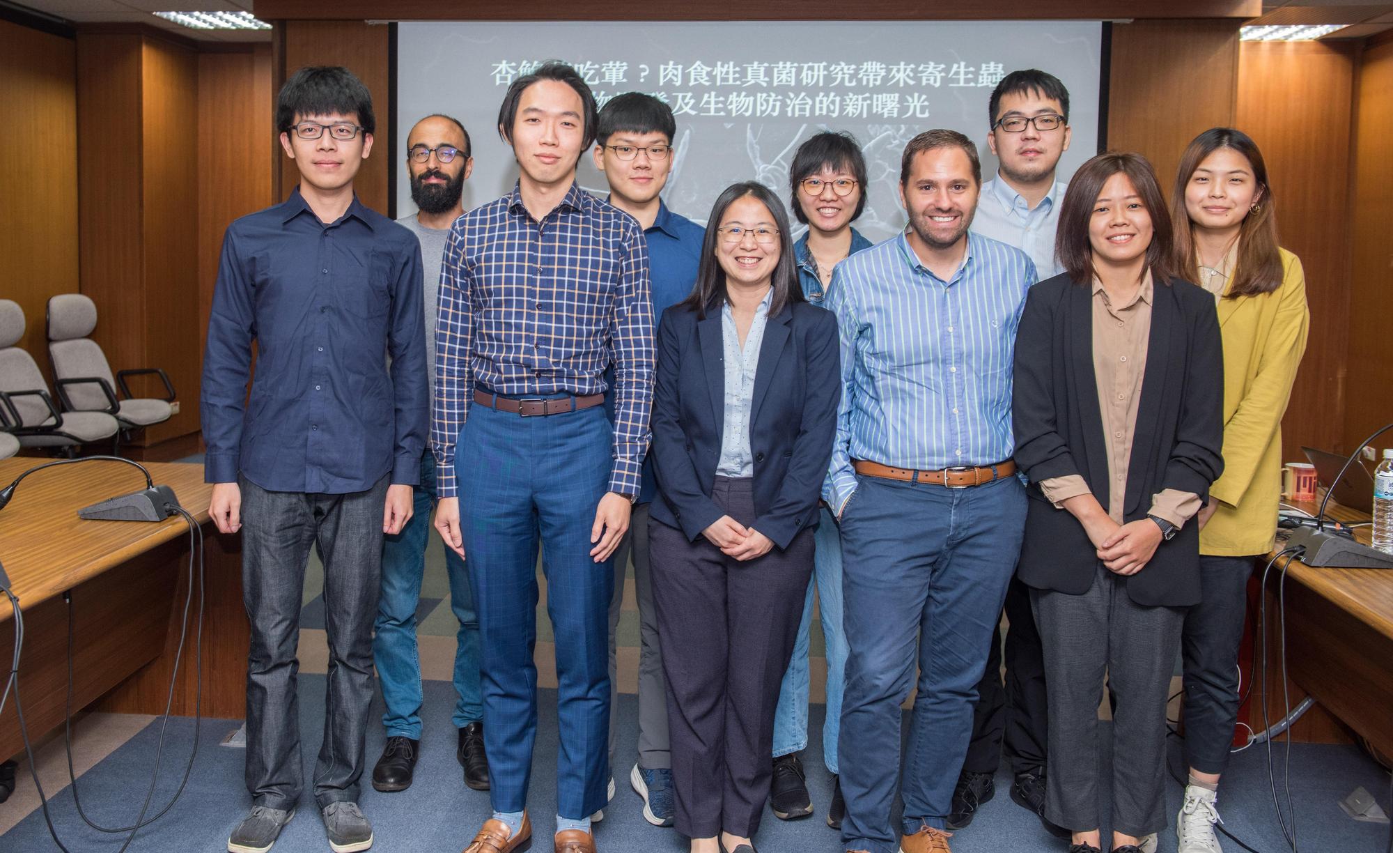 中研院薛雁冰研究團隊利用模式生物—秀麗隱桿線蟲（Caenorhabditis elegans）來研究食用菇類麻痺線蟲的分子機制。（翻攝自中央研究院）