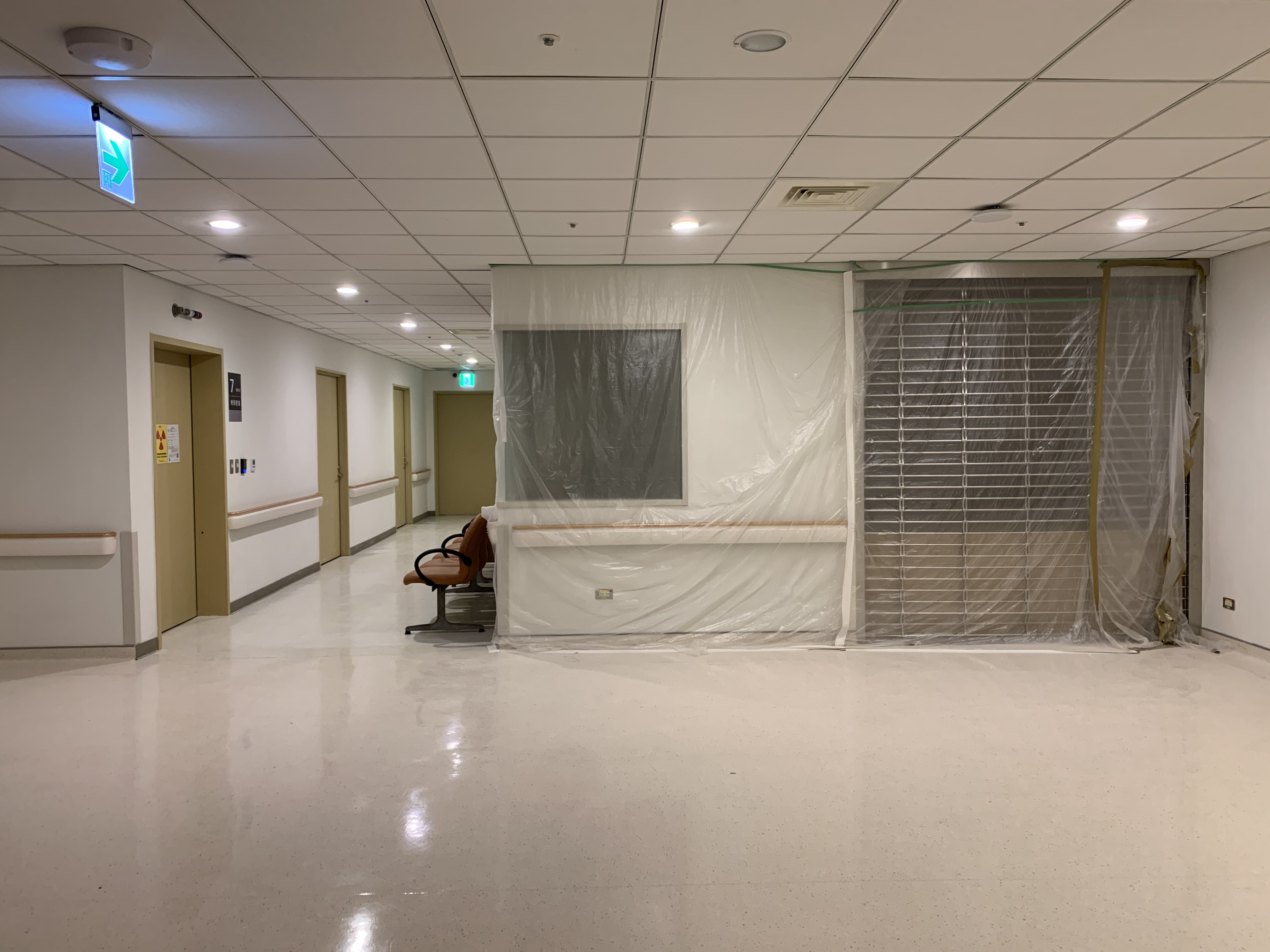 台大癌醫在經費不足的情形下，部分檢查室迄今仍處於尚未開放，暫停使用的狀態。