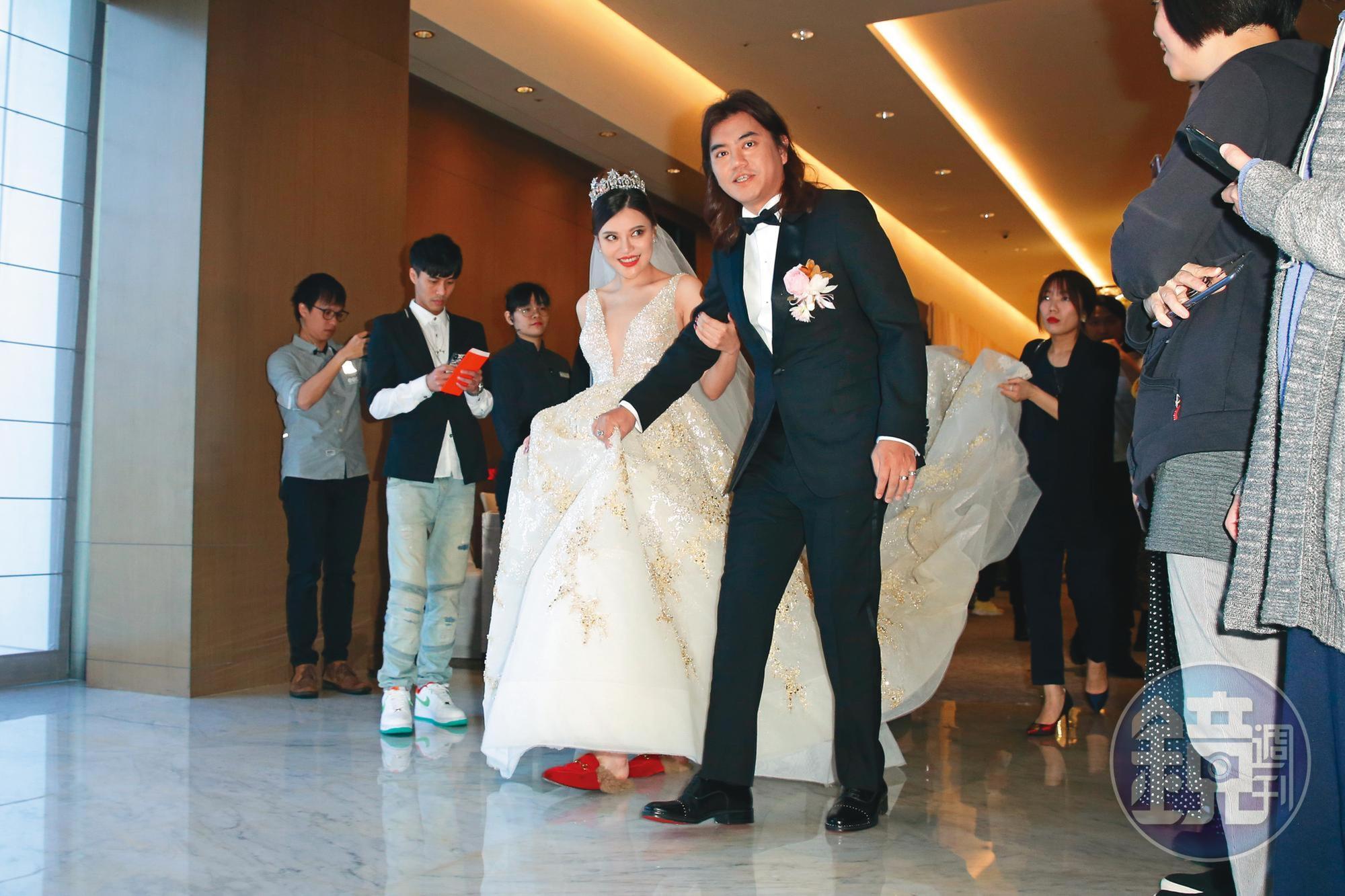 舒子晨是米兔哥娛樂公司簽的旗下藝人,其經紀公司老闆B2 (右)今年結婚,最近喜獲一子。