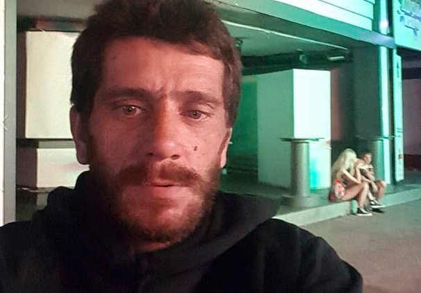 「卡沃斯之狼」被指控性侵上百名女子，2012年因強暴罪入獄，獲假釋後卻又再度犯案。（翻攝臉書）